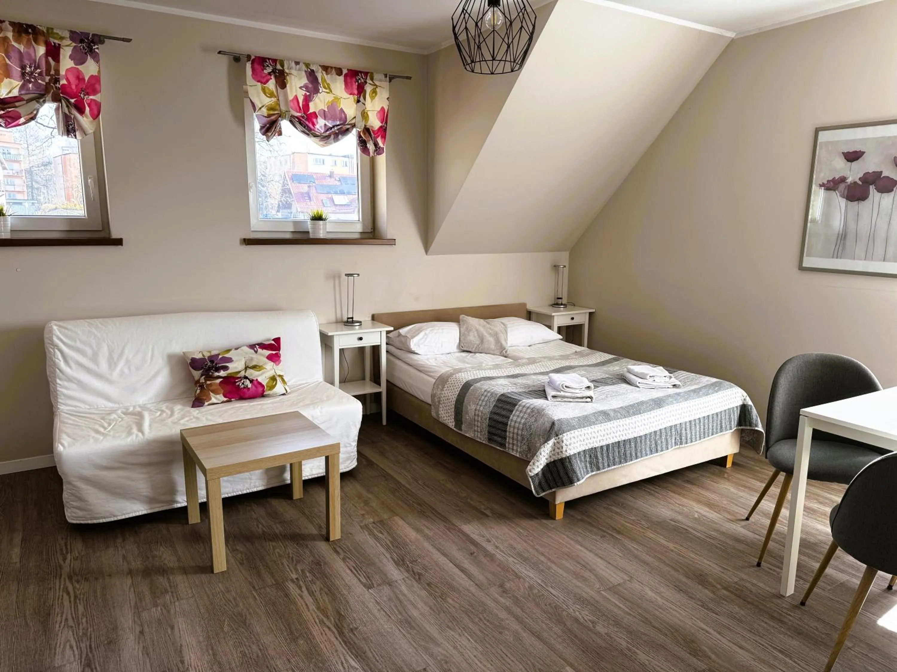 Bed in ApartamentyKudowa - Willa Pod Dębami z ogrodem i parkingiem,