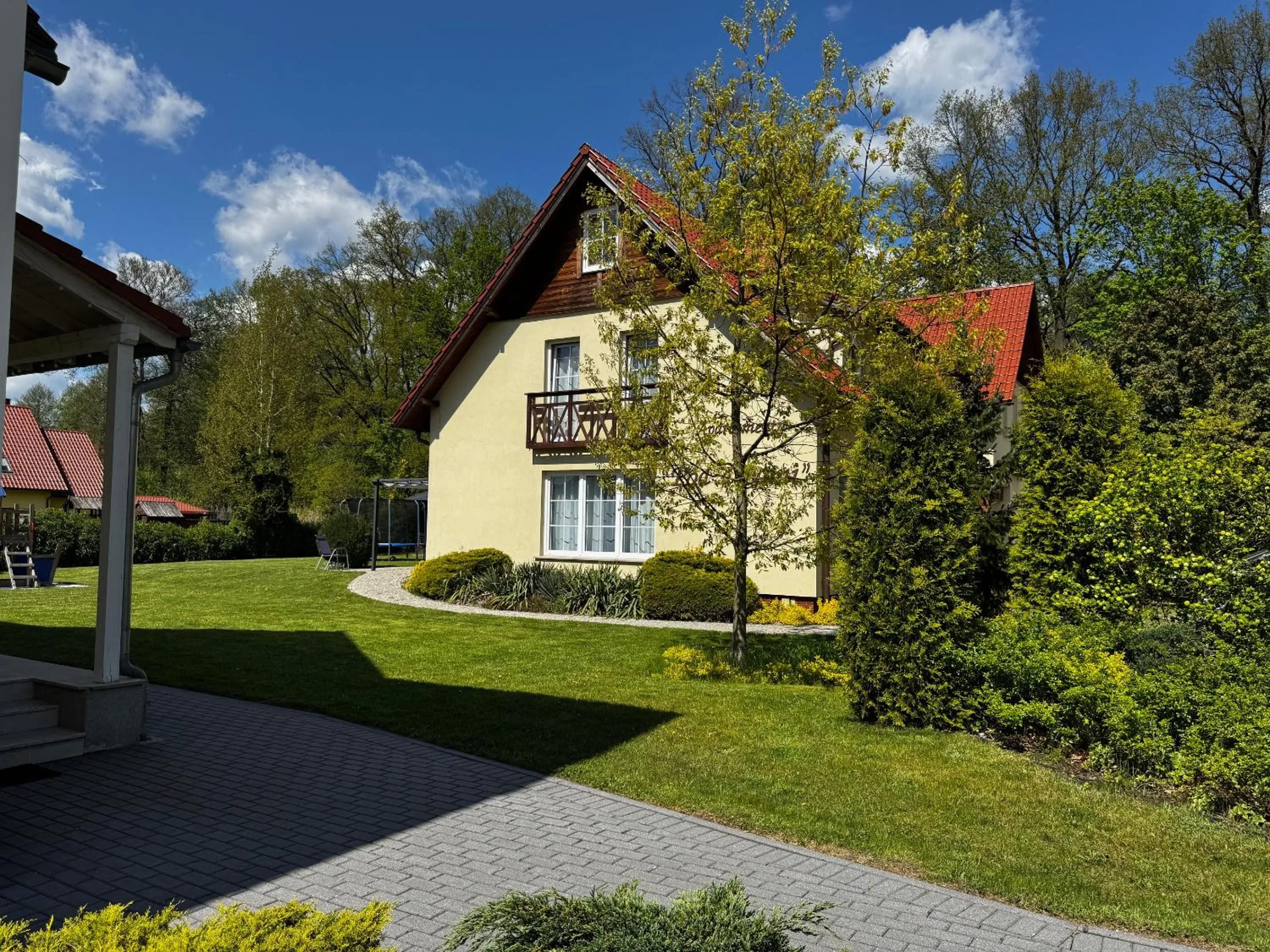 Property building in ApartamentyKudowa - Willa Pod Dębami z ogrodem i parkingiem,