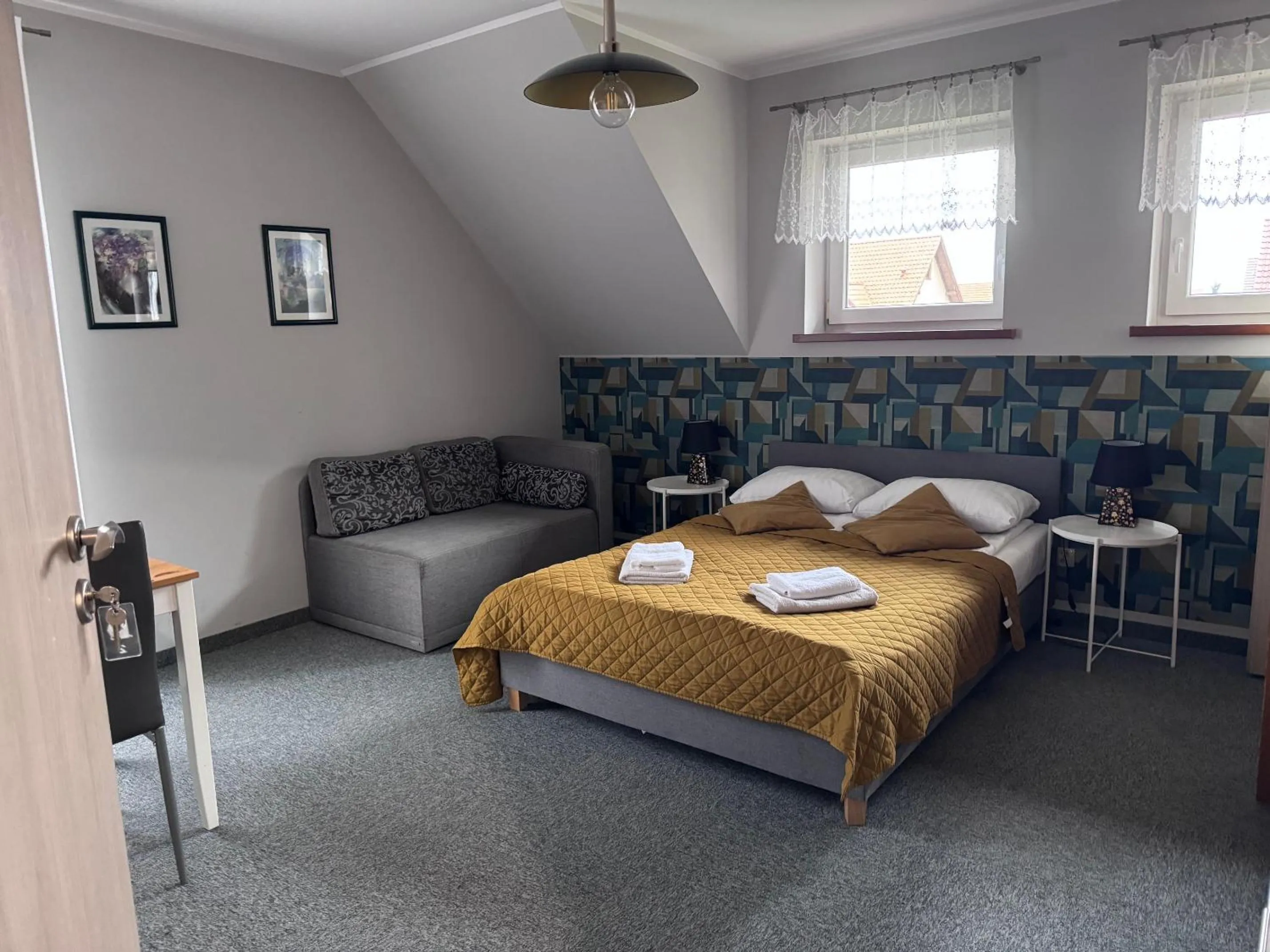 Bed in ApartamentyKudowa - Willa Pod Dębami z ogrodem i parkingiem,