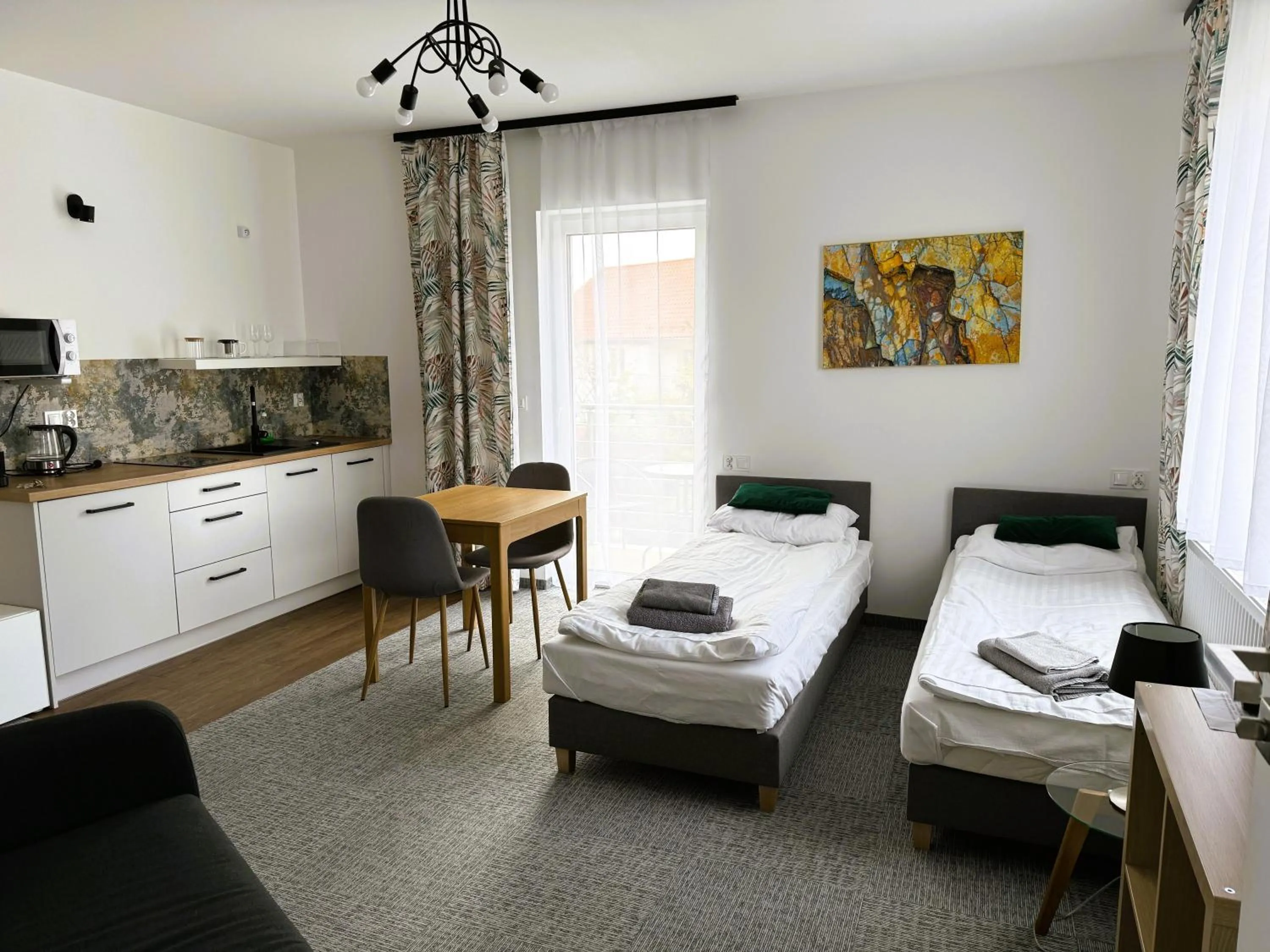 Bed in ApartamentyKudowa - Willa Pod Dębami z ogrodem i parkingiem,