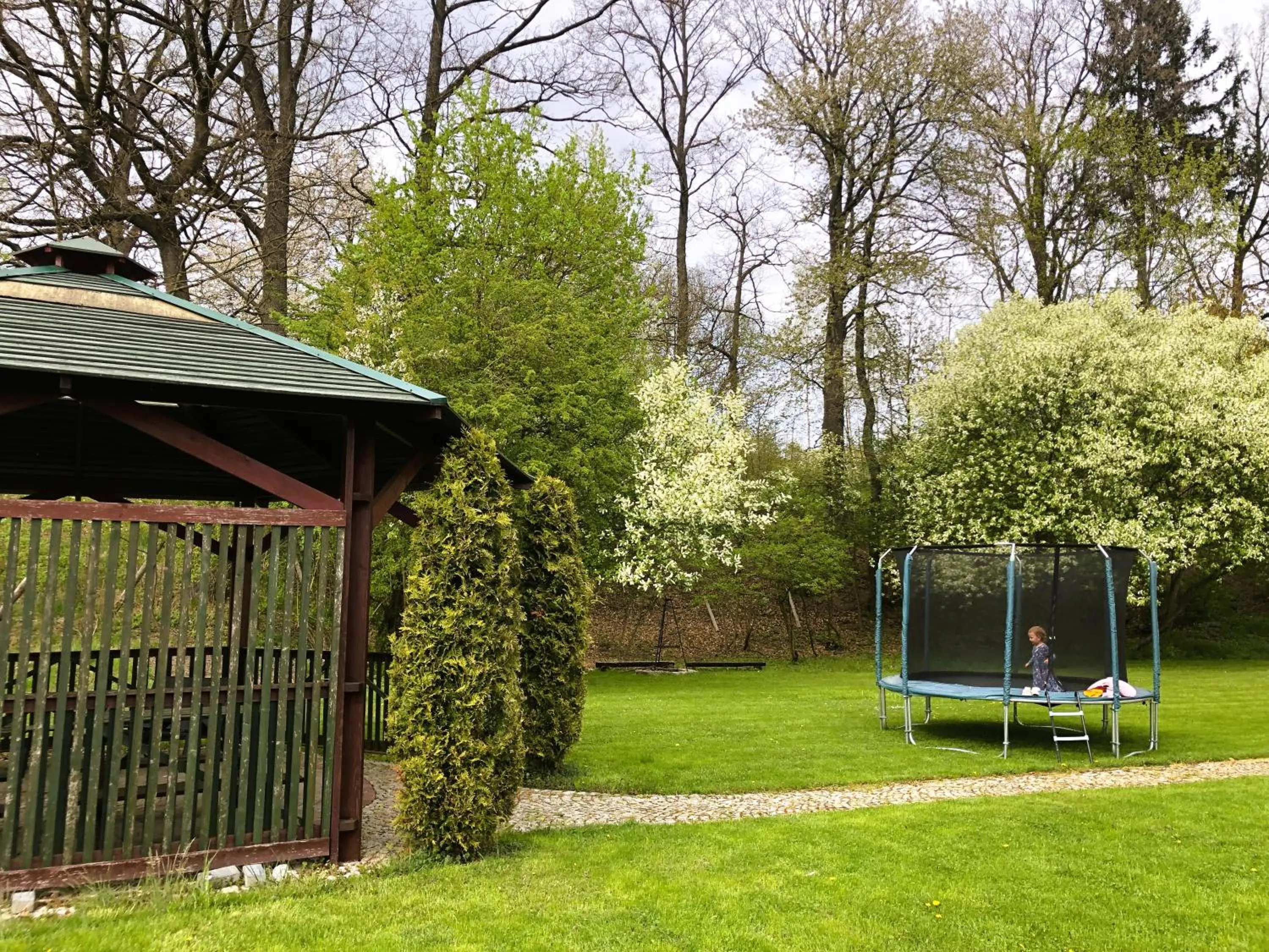 Spring in ApartamentyKudowa - Willa Pod Dębami z ogrodem i parkingiem,