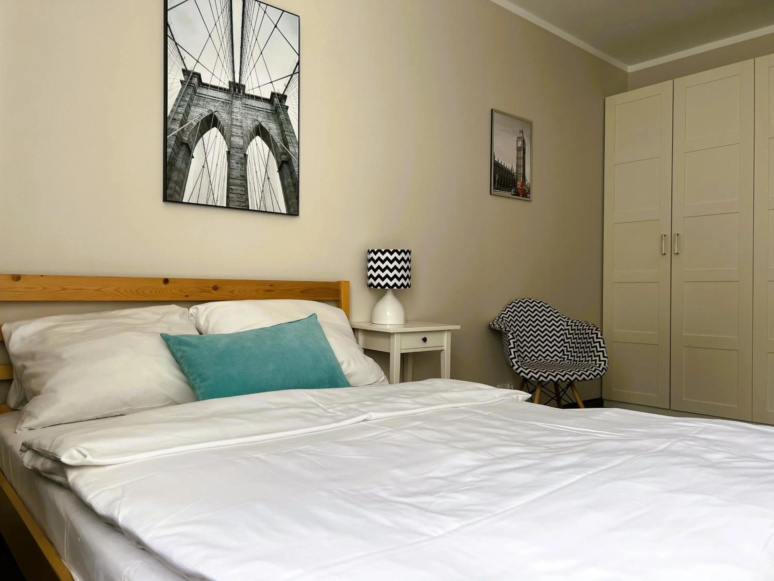 Bed in ApartamentyKudowa - Willa Pod Dębami z ogrodem i parkingiem,