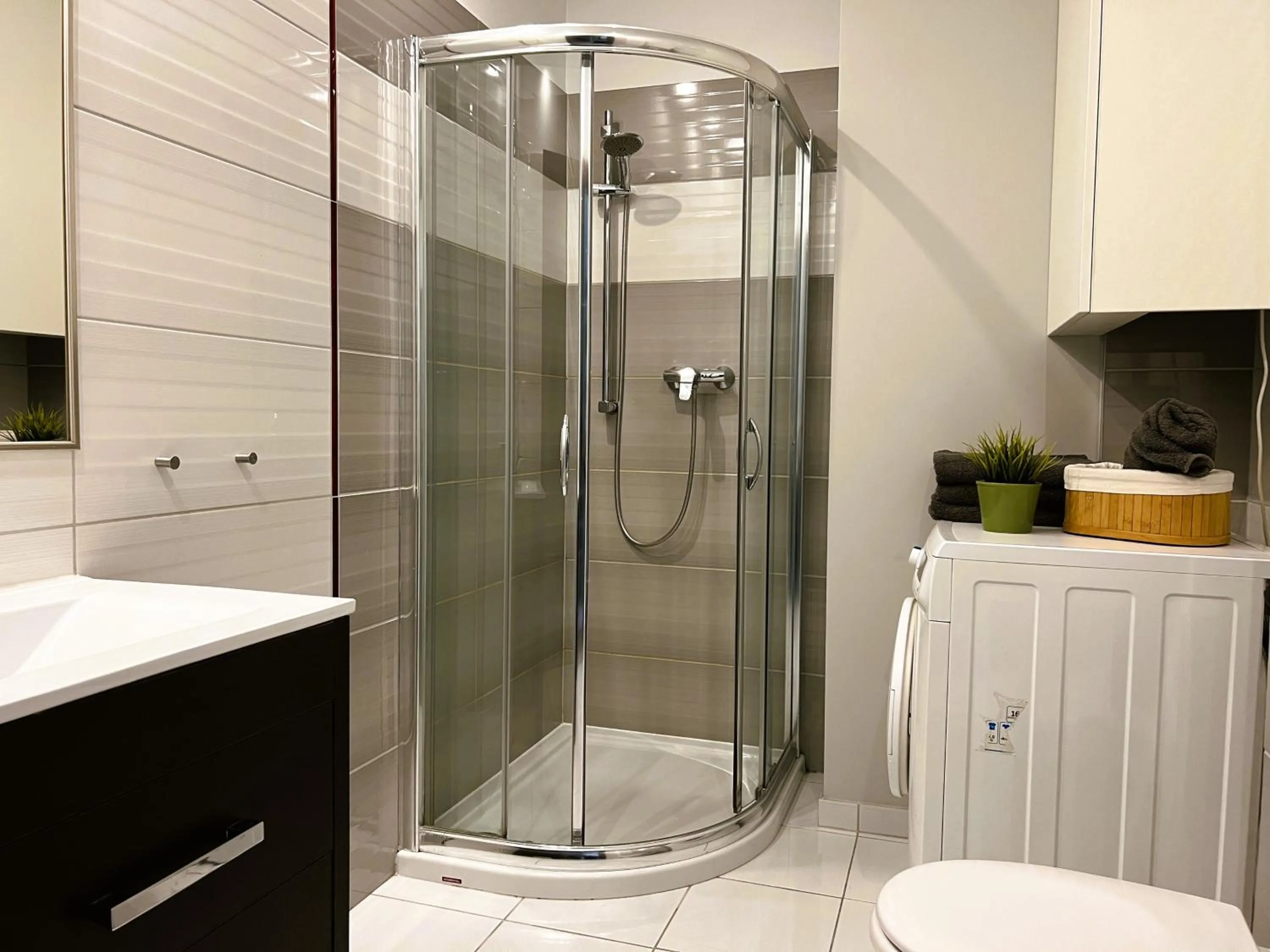 Shower in ApartamentyKudowa - Willa Pod Dębami z ogrodem i parkingiem,