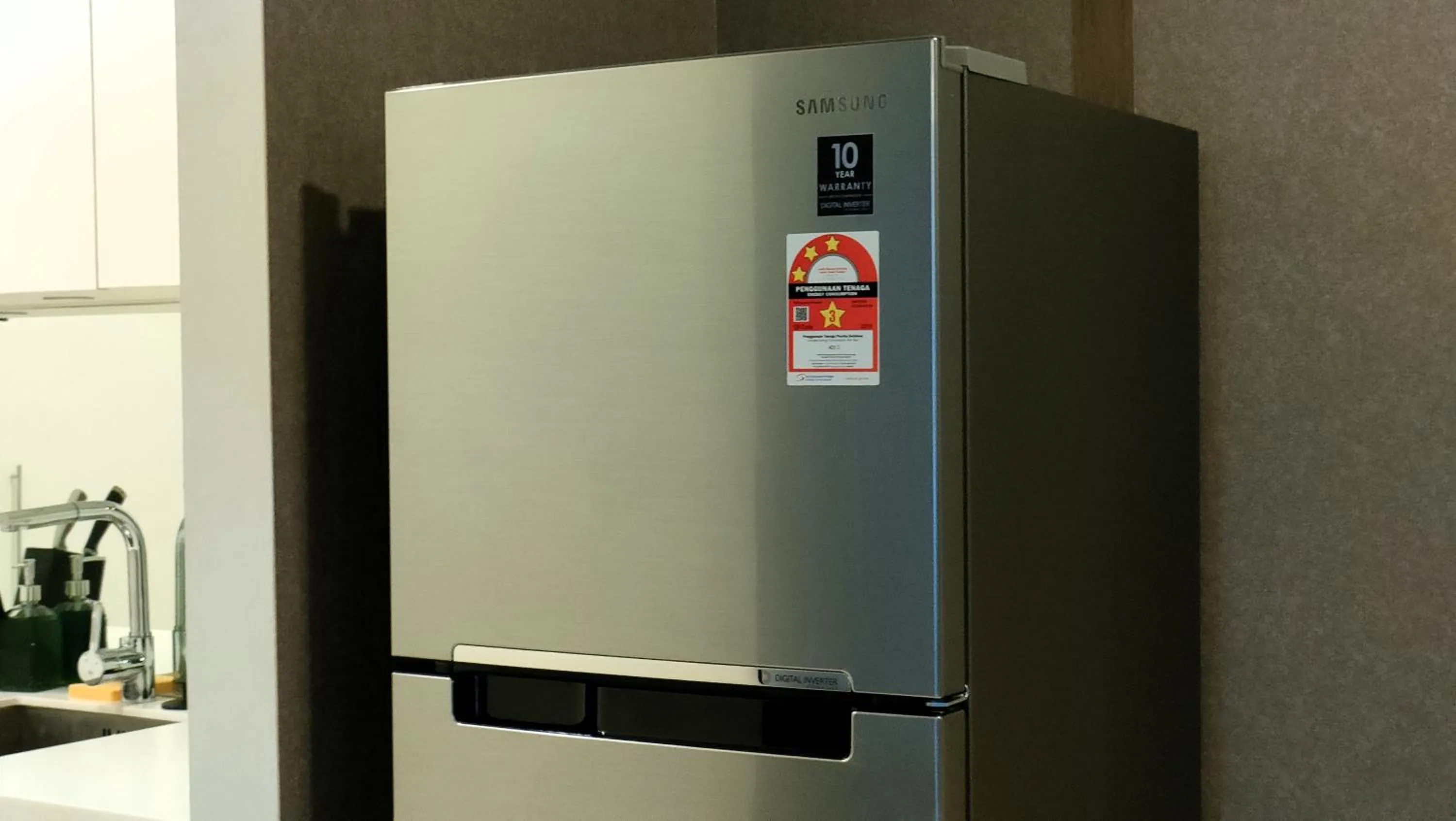 Kitchen or kitchenette in KLCC Homestay Vacation Sky Suites KLCC Birdy Stay