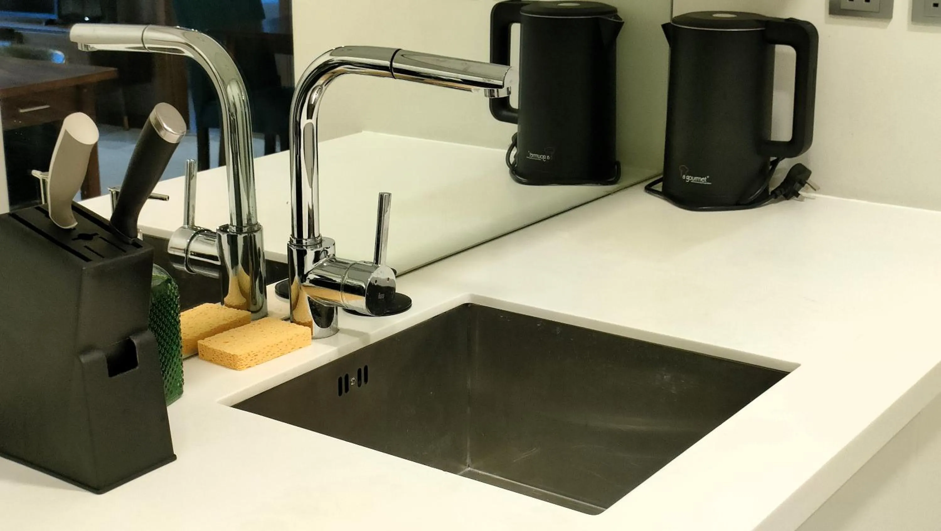 Kitchen or kitchenette in KLCC Homestay Vacation Sky Suites KLCC Birdy Stay