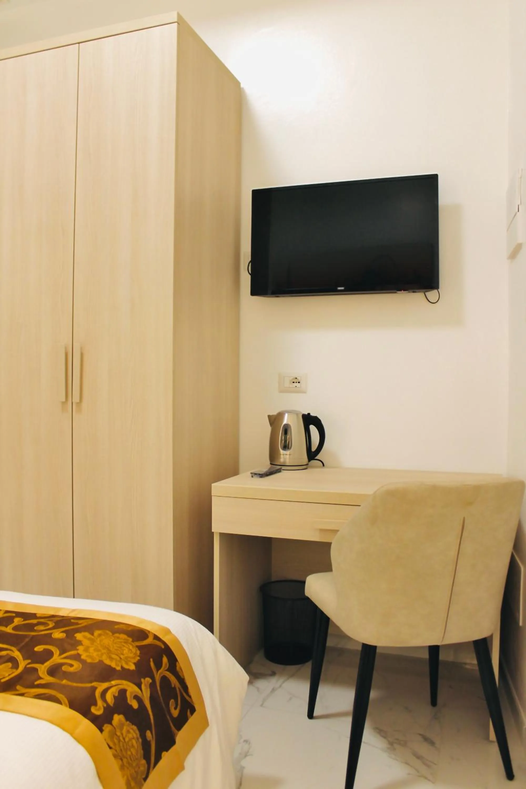 TV and multimedia, Bed in Hotel 900 Toscana