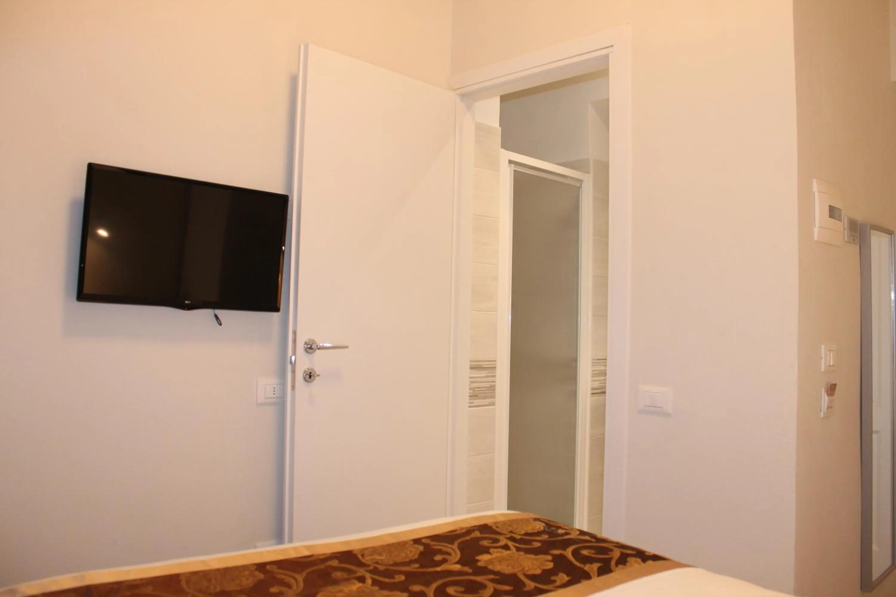 TV and multimedia, Bed in Hotel 900 Toscana
