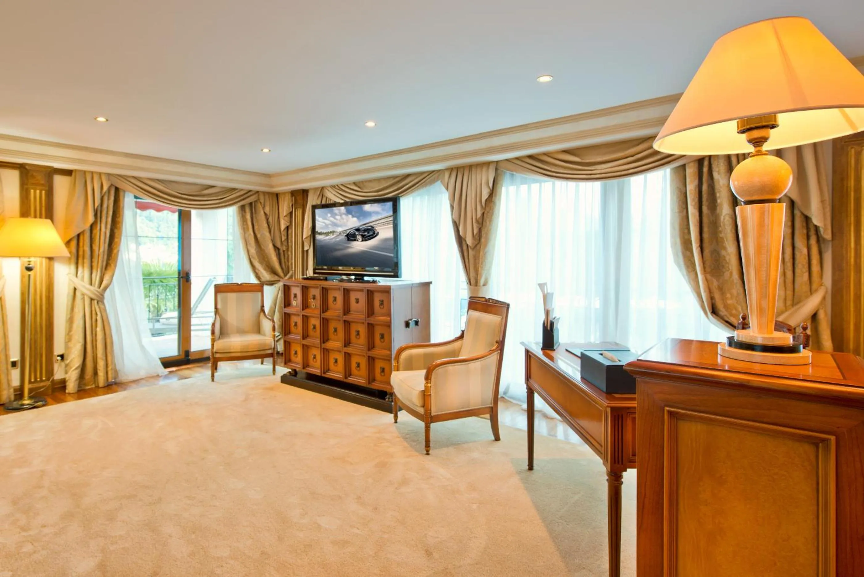 Living room, Bed in Swiss Diamond Hotel & Spa