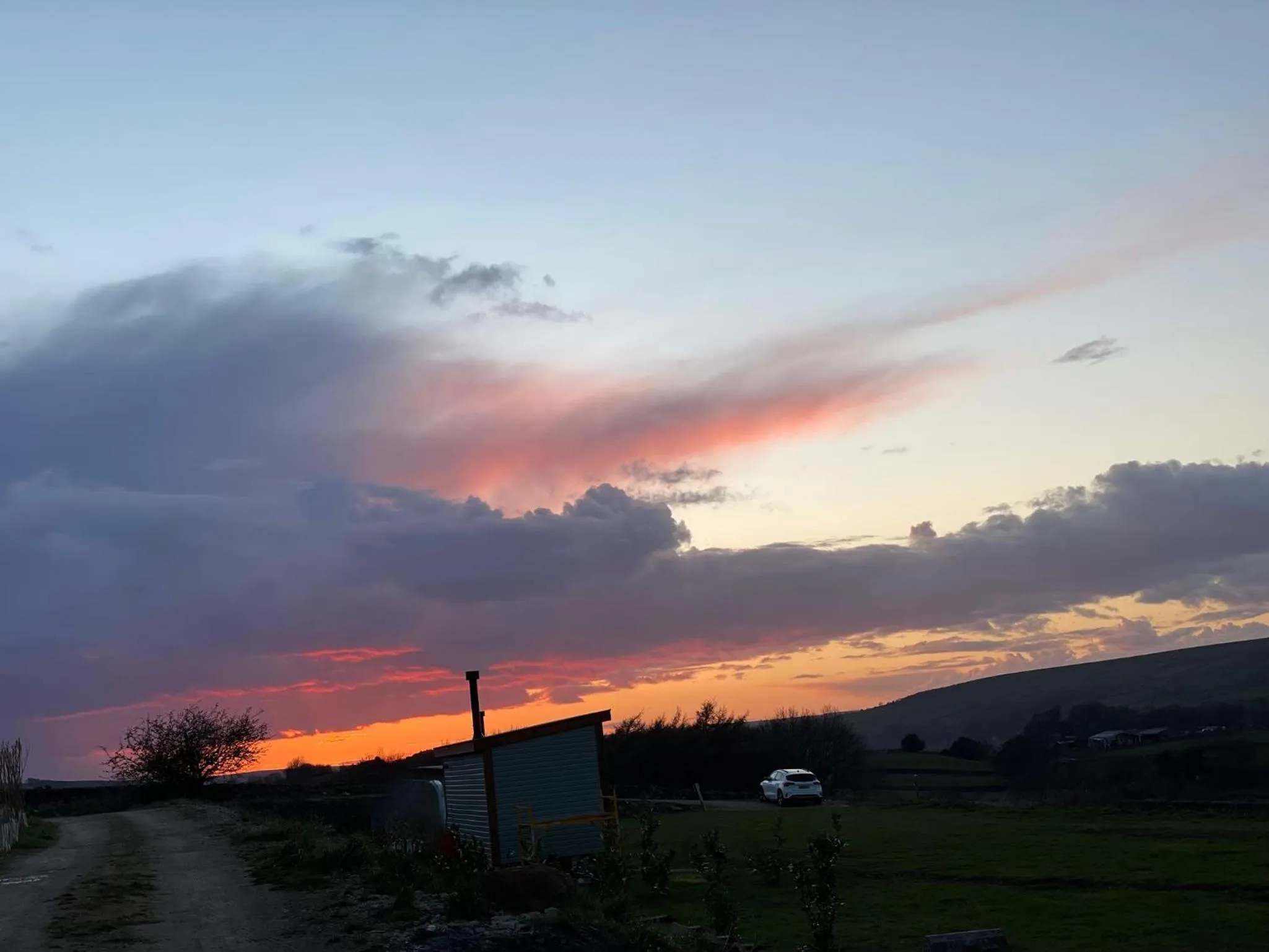 Oakley View Shepherds Hut with hot tub