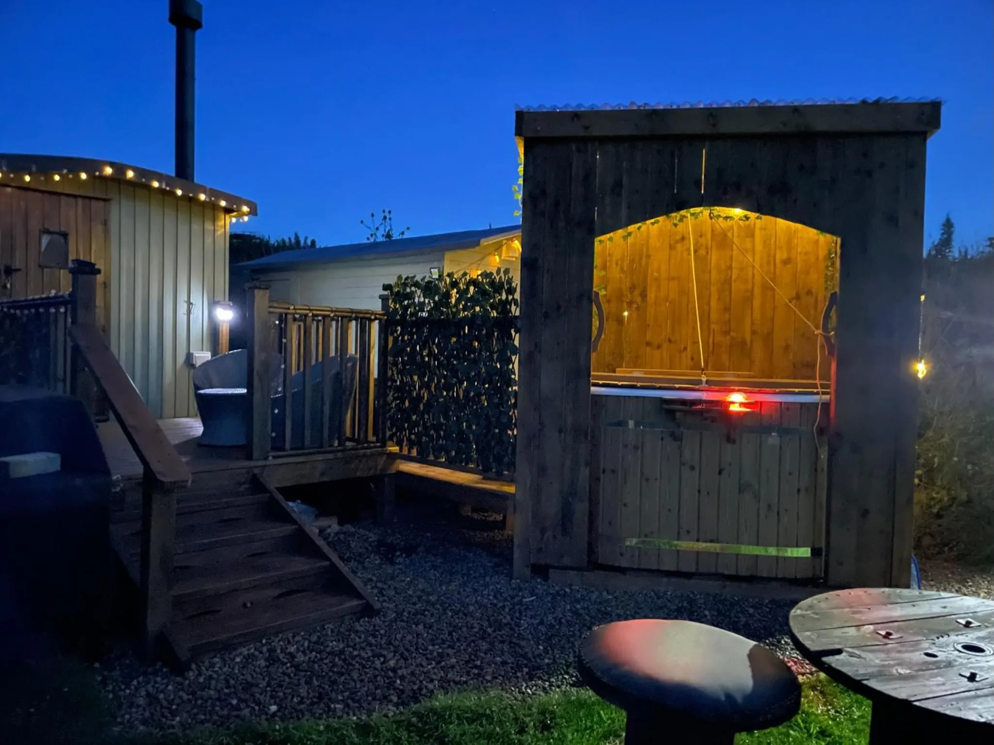 Oakley View Shepherds Hut with hot tub