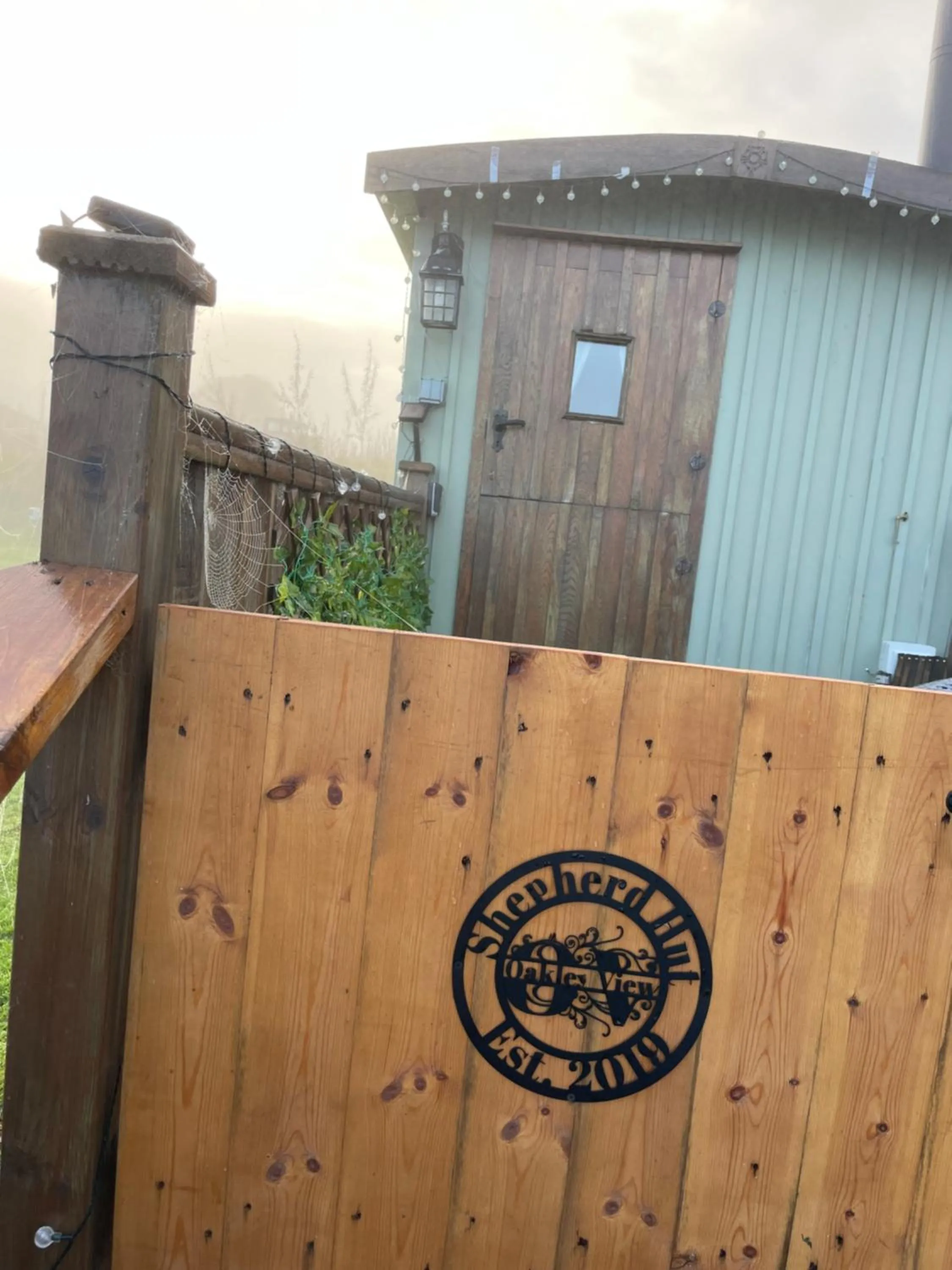 Oakley View Shepherds Hut with hot tub