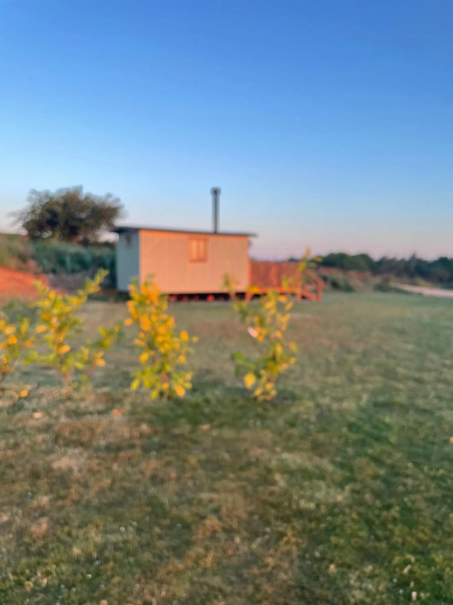 Oakley View Shepherds Hut with hot tub