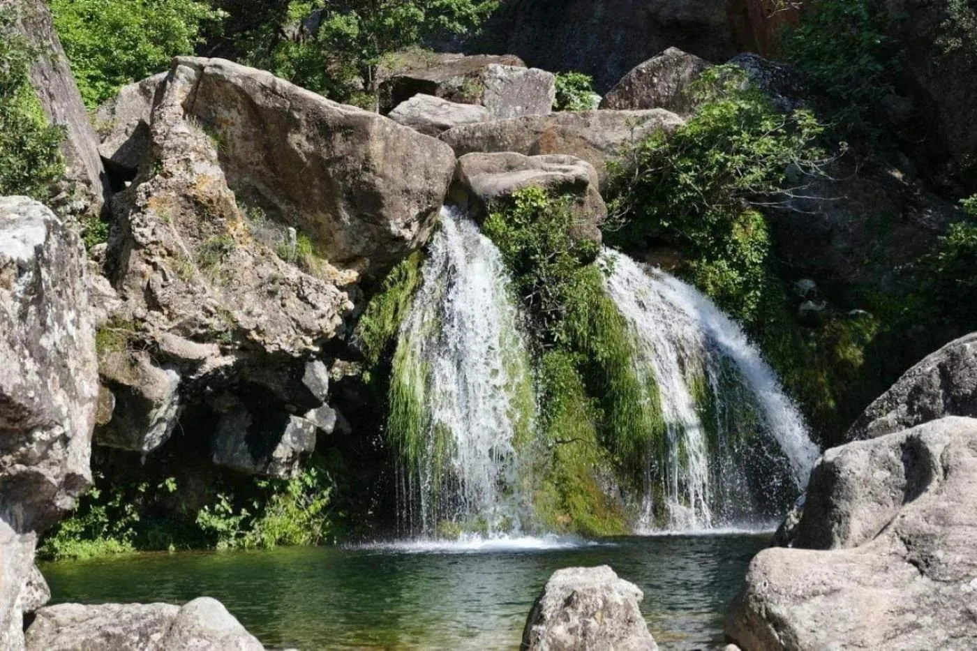 Hiking in Le Clos du Cèdre