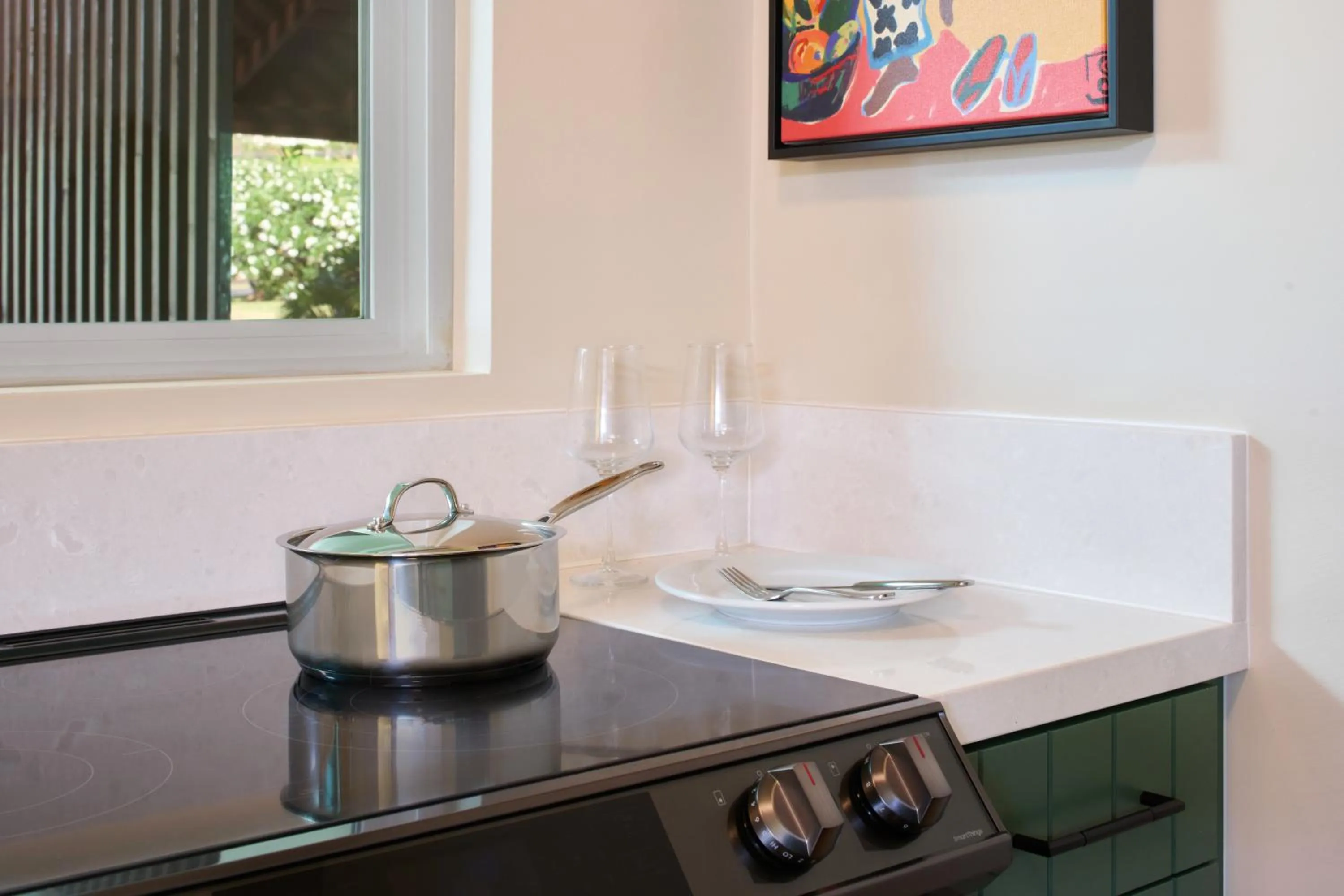 Kitchen or kitchenette in Royal Lahaina Resort & Bungalows