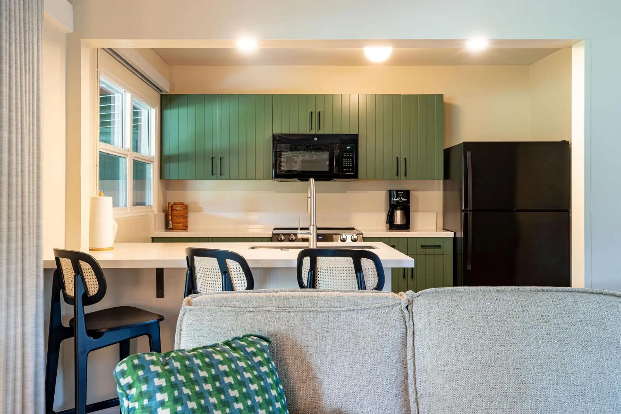 Living room in Royal Lahaina Resort & Bungalows
