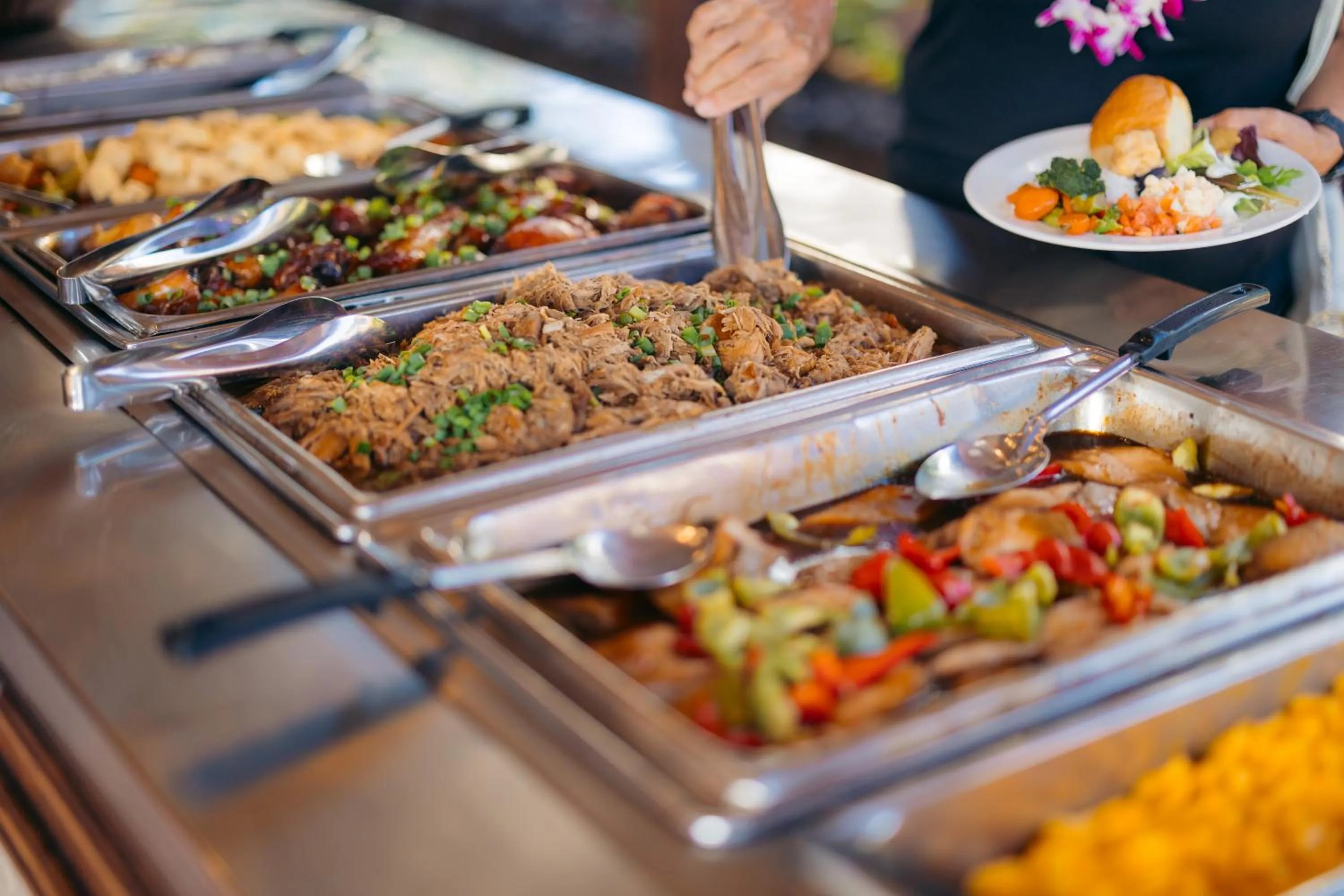 Buffet breakfast in Royal Lahaina Resort & Bungalows