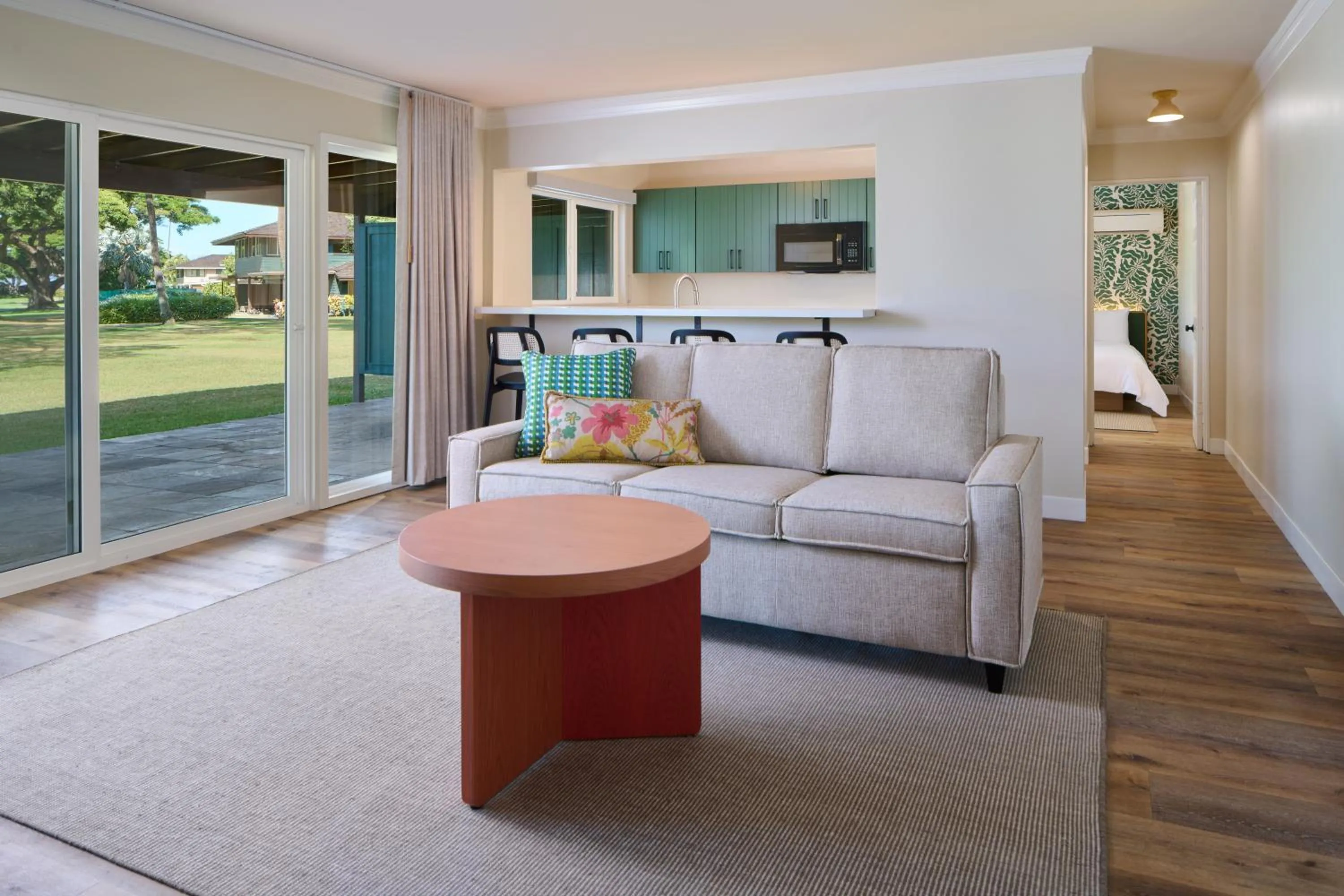 Living room in Royal Lahaina Resort & Bungalows