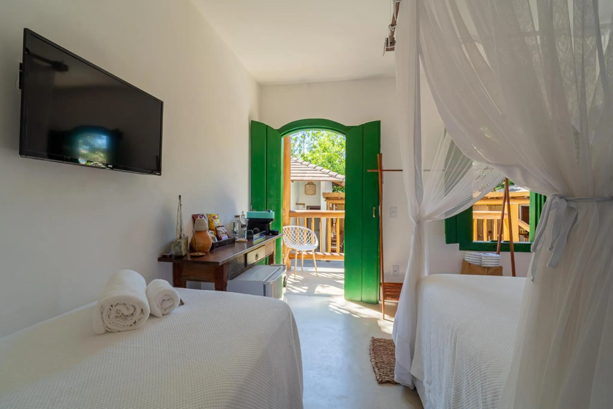 Communal lounge/ TV room, Bed in Corais de Trancoso Boutique