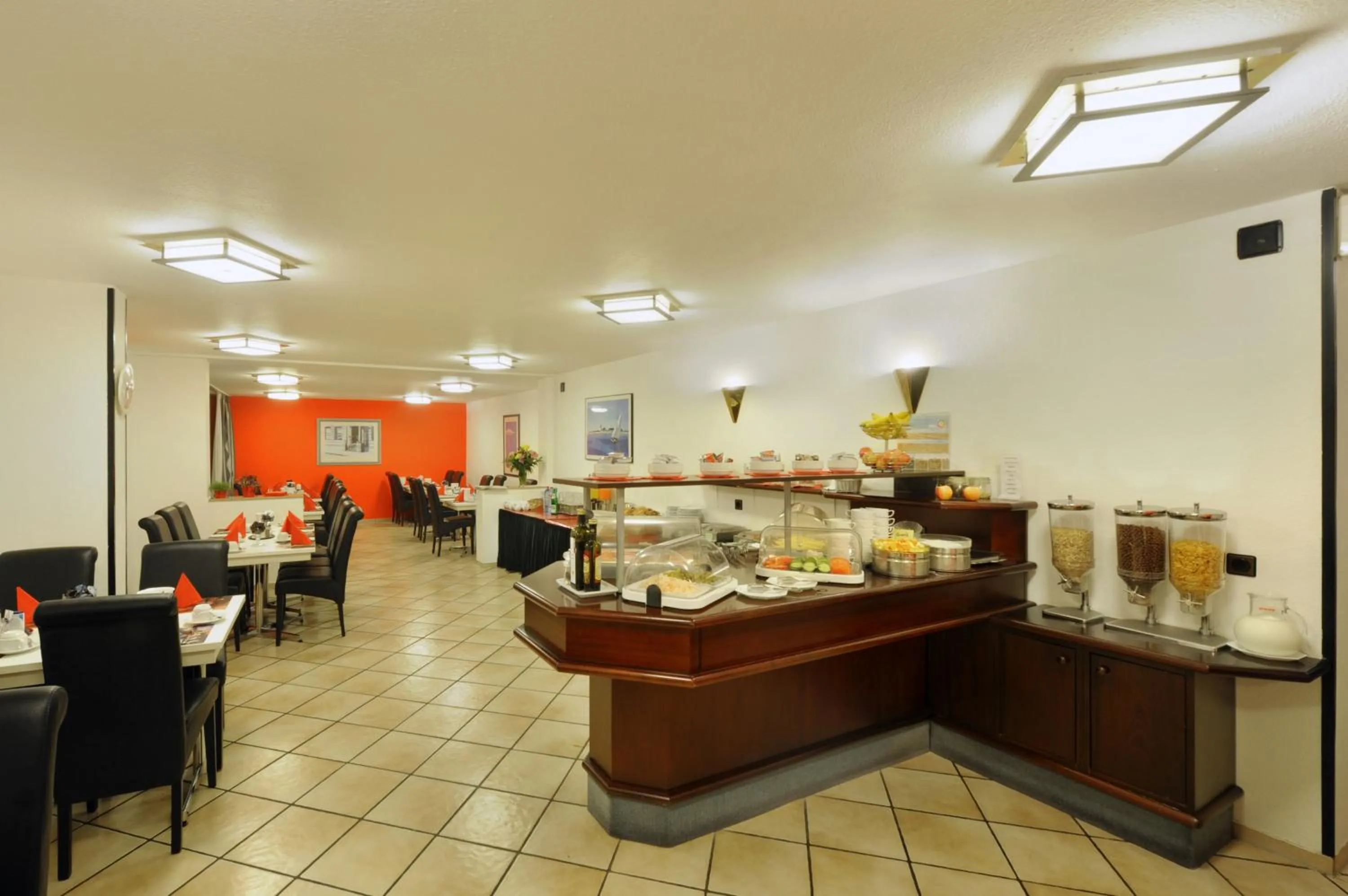 Restaurant/places to eat in Bellevue Hotel