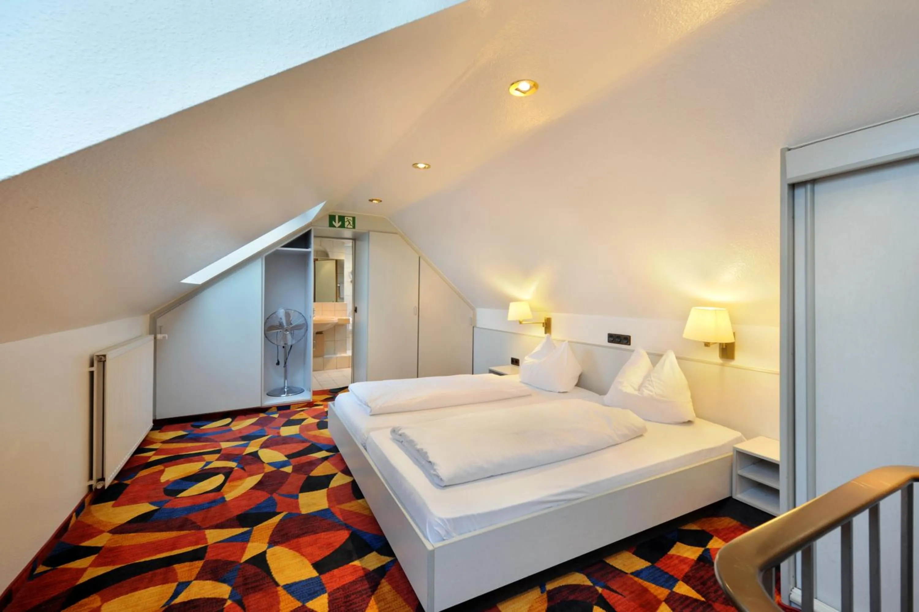 Photo of the whole room, Bed in Bellevue Hotel