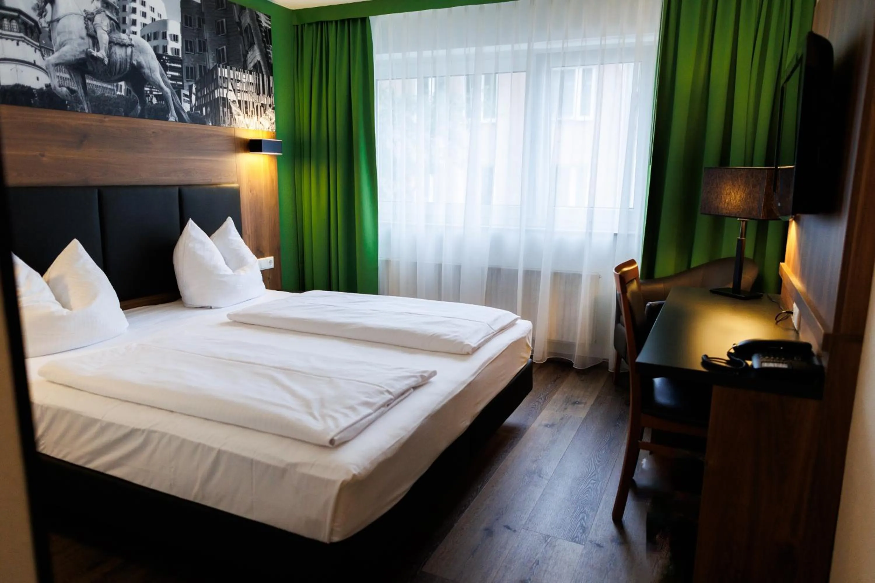 Bedroom, Bed in Bellevue Hotel