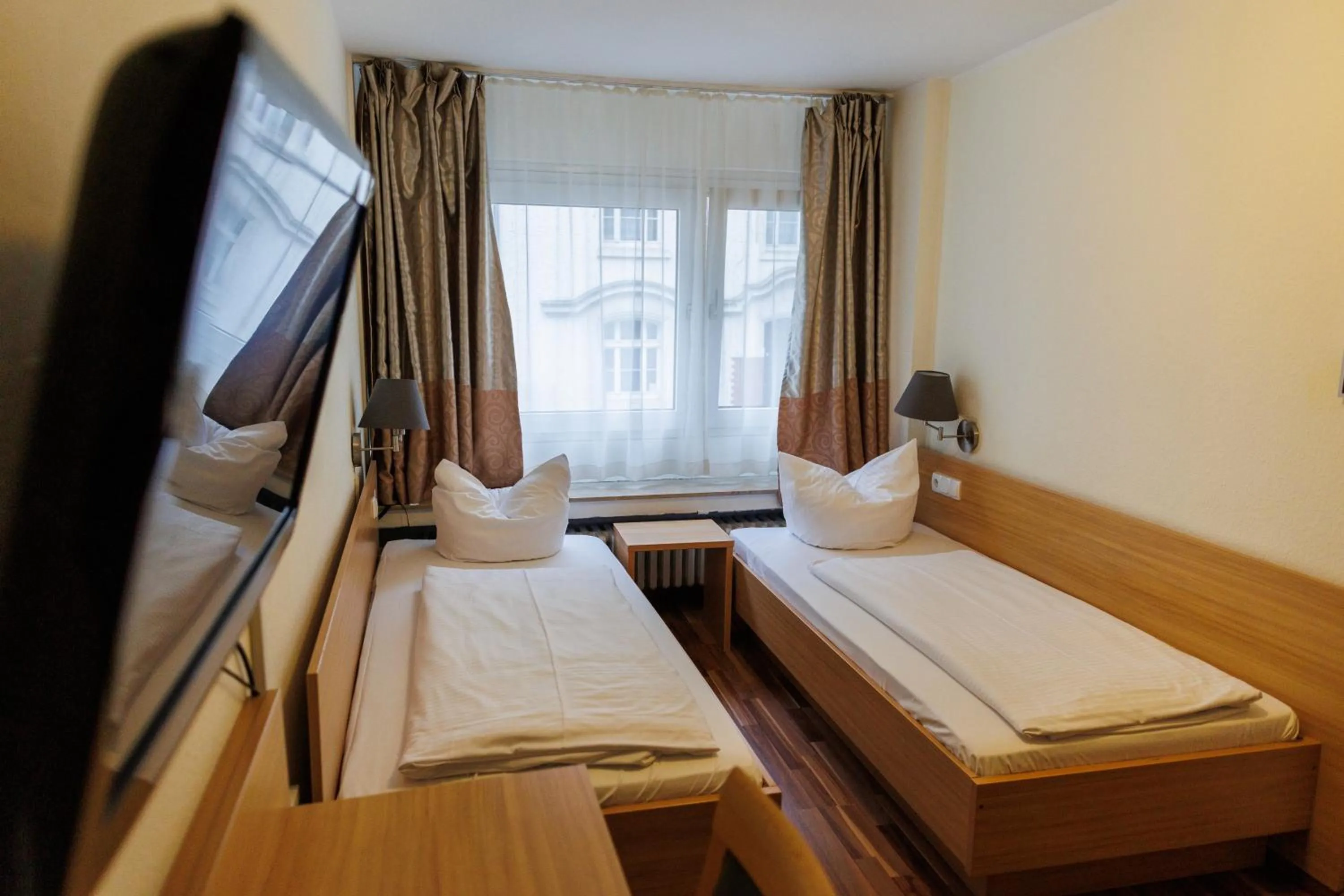 Economy Twin Room in Bellevue Hotel