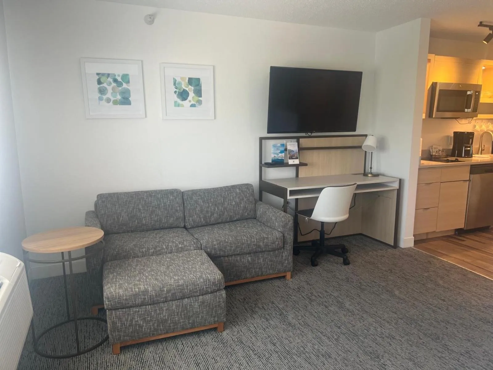 Living room in TownePlace Suites Detroit Warren