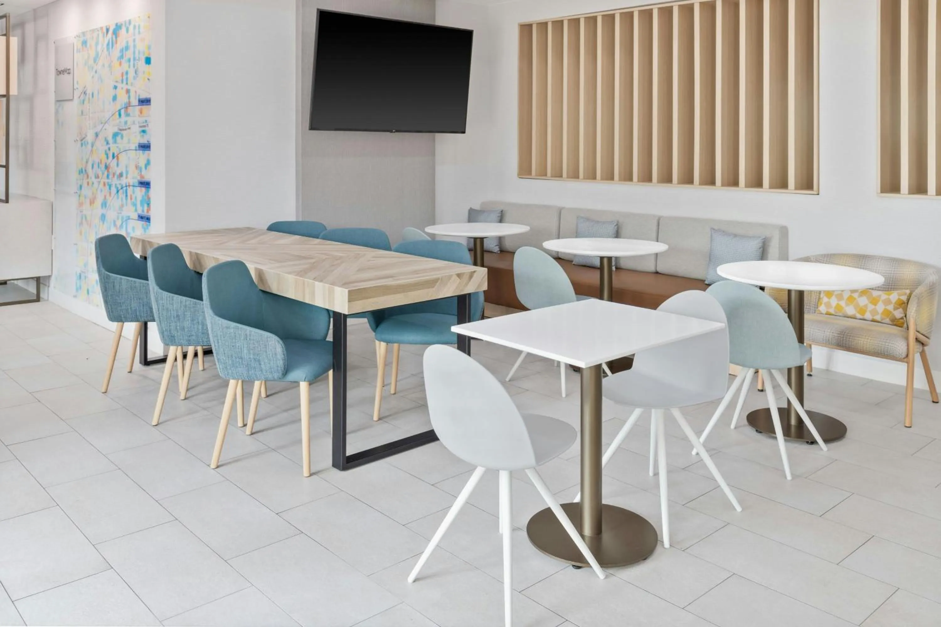 Breakfast in TownePlace Suites Detroit Warren