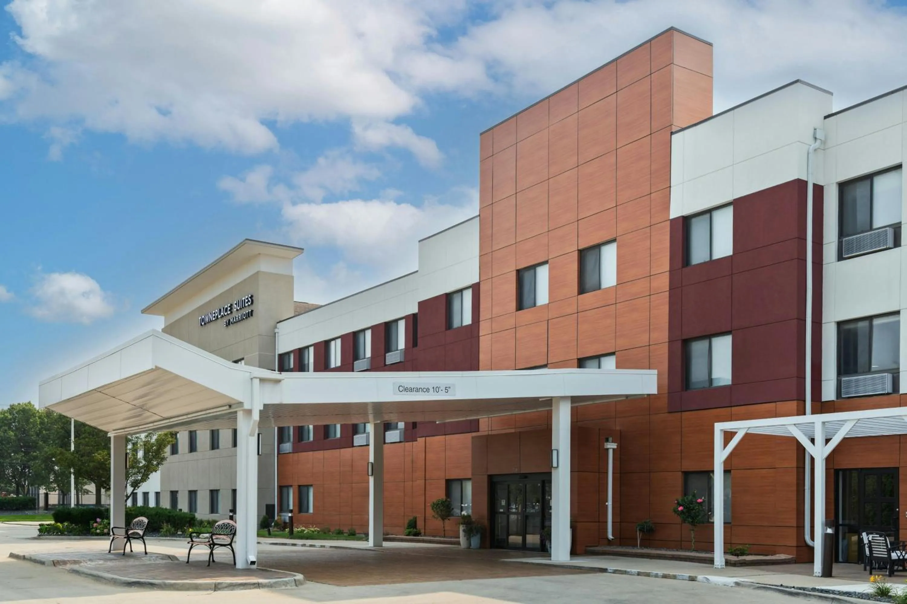 Property building in TownePlace Suites Detroit Warren