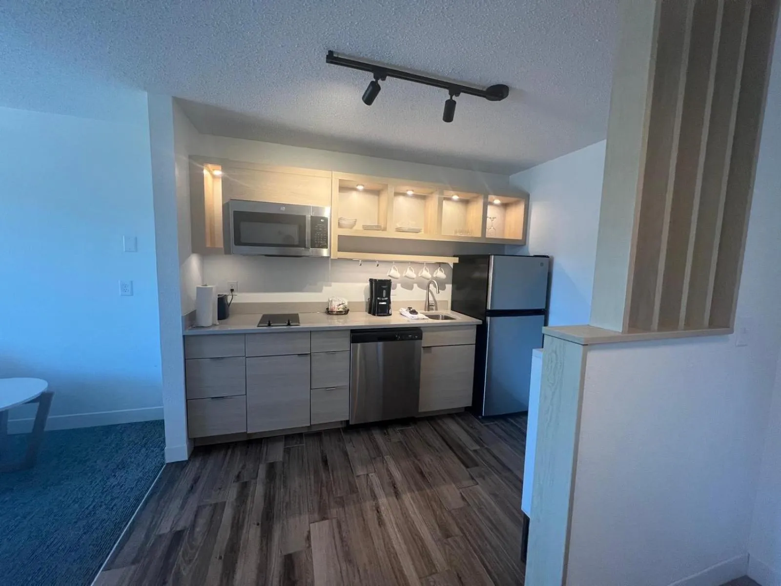 kitchen in TownePlace Suites Detroit Warren