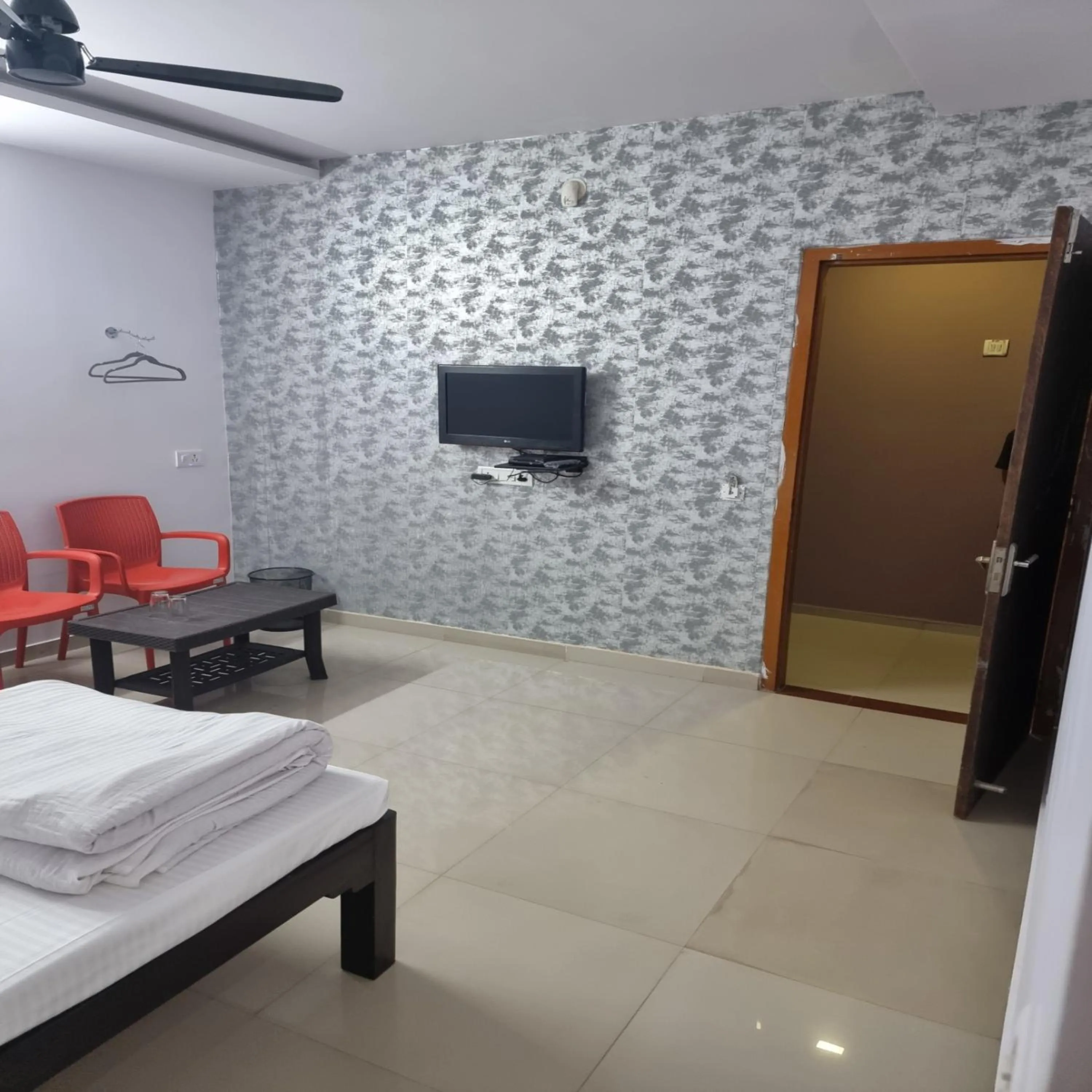 TV and multimedia, Bed in Shivani Inn Hotel & Banquet