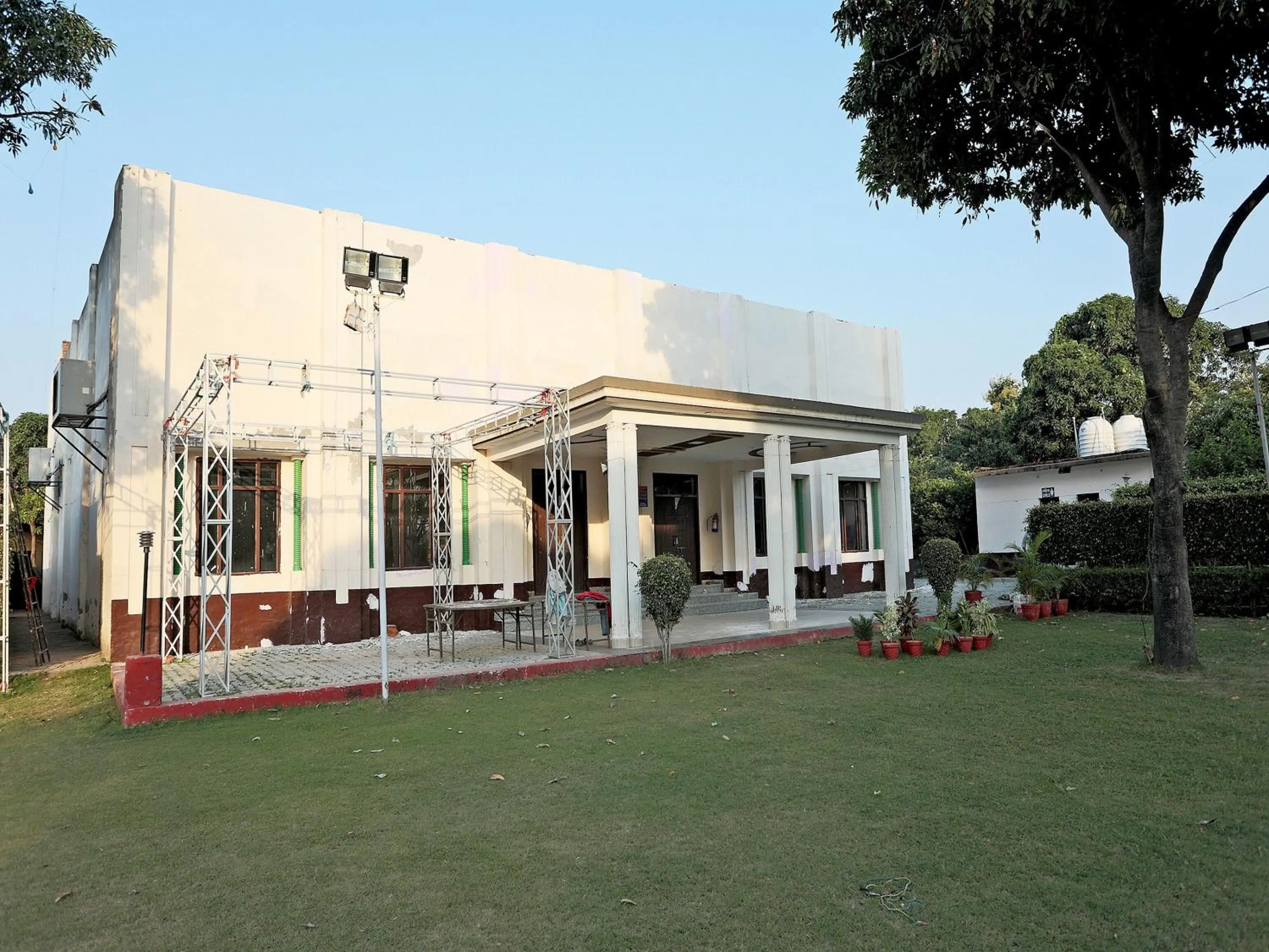 Facade/entrance in Hotel O Surprise Farm House