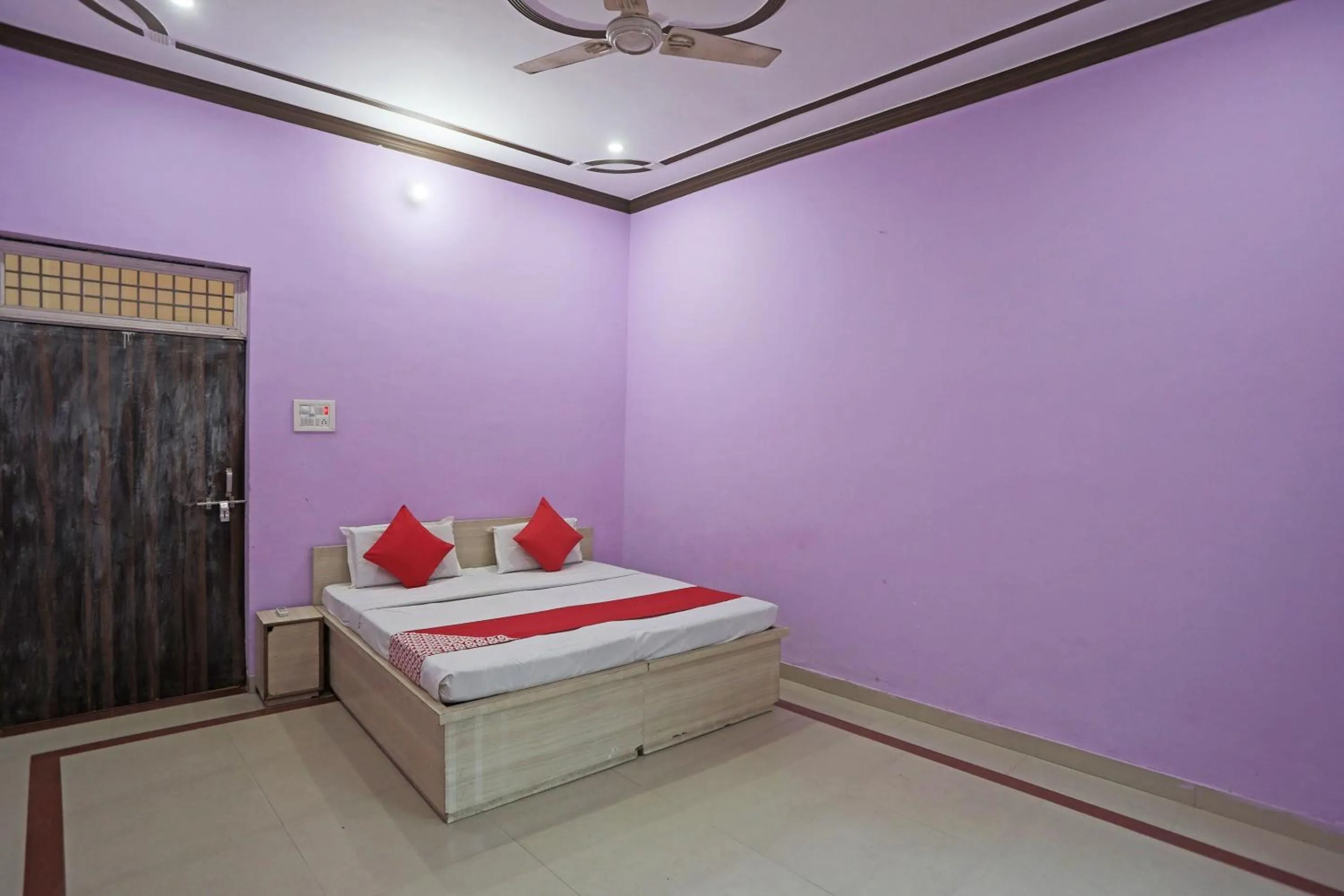 Bedroom, Bed in Hotel O Surprise Farm House