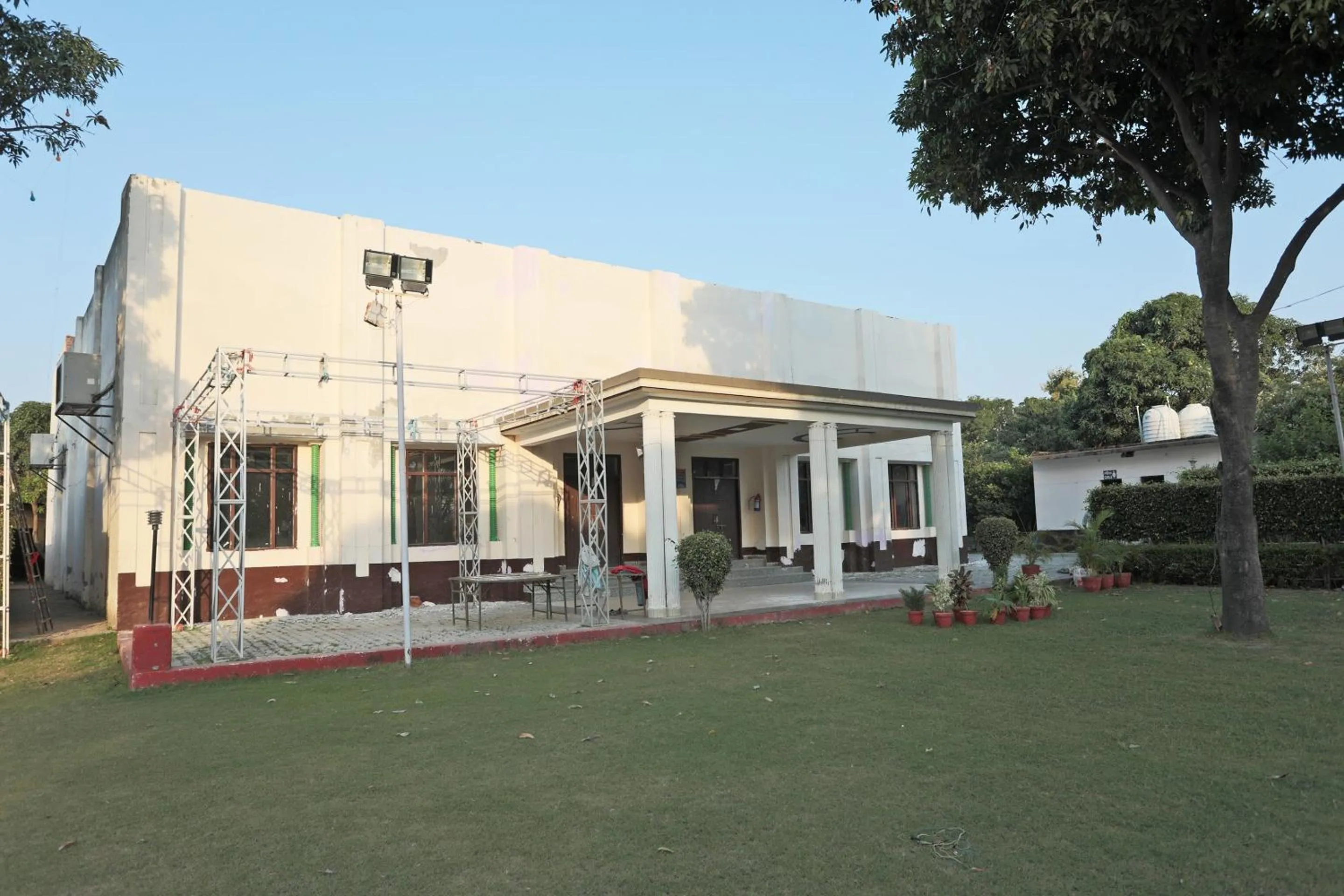 Facade/entrance in Hotel O Surprise Farm House