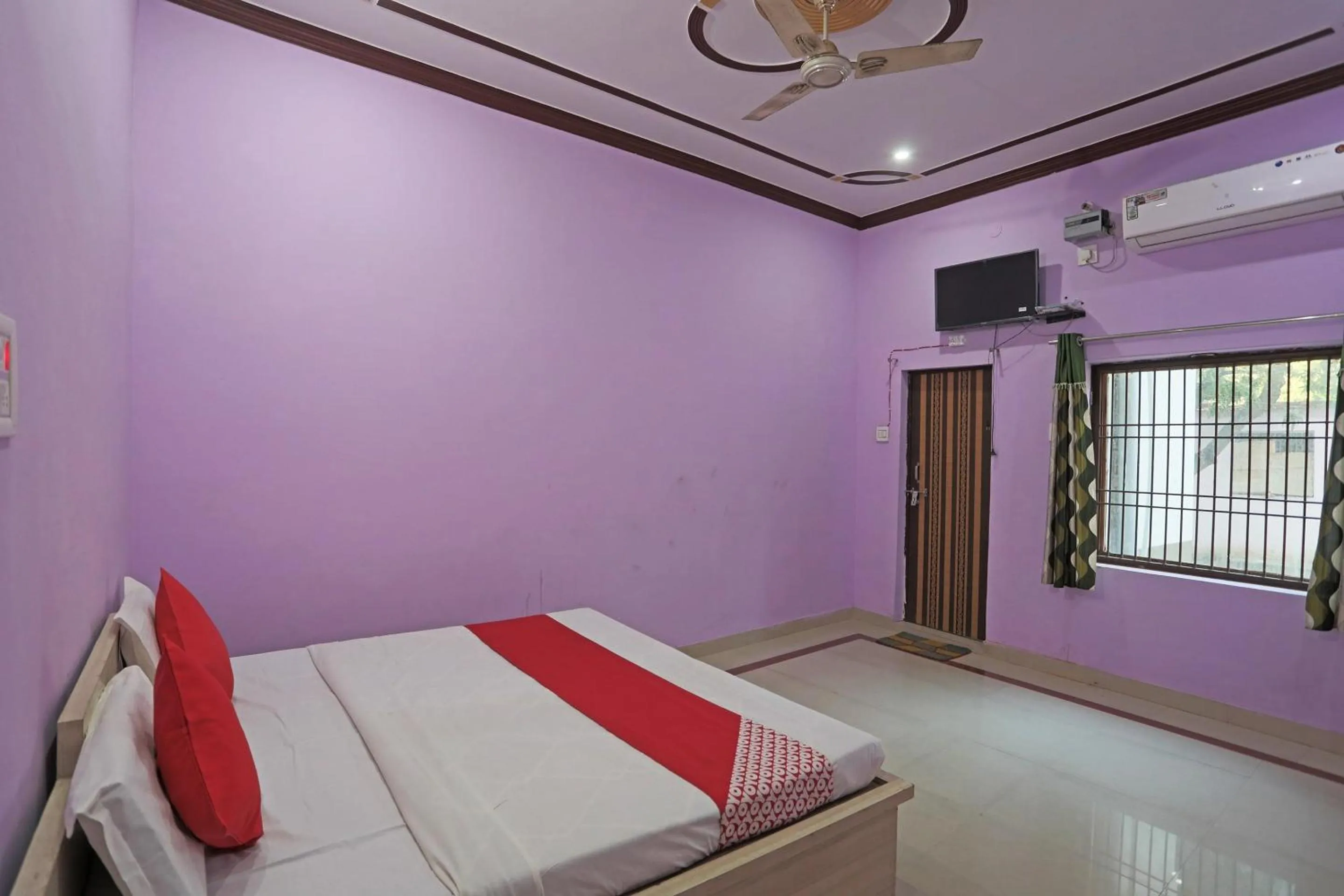 Bedroom, Bed in Hotel O Surprise Farm House