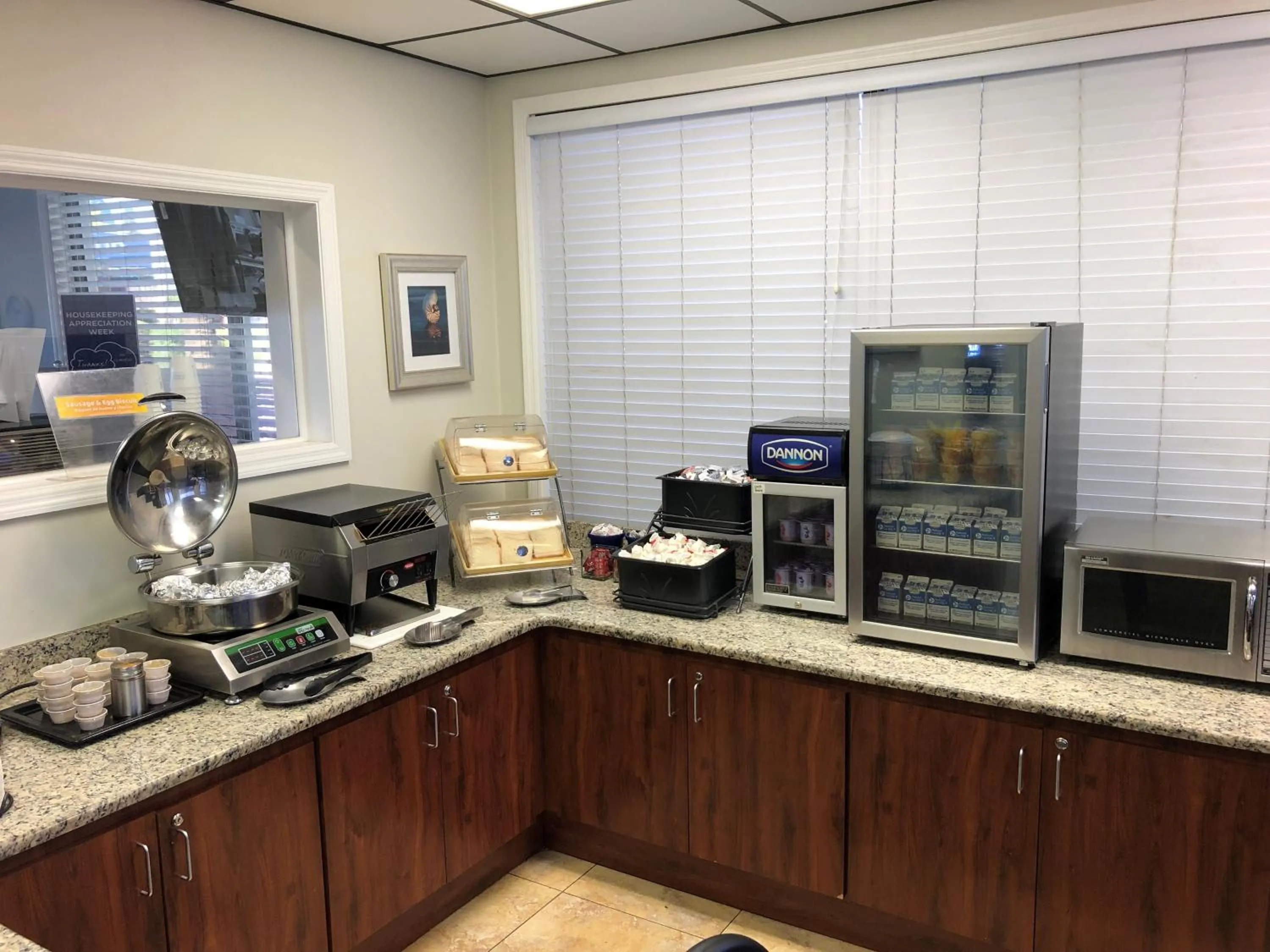 Food and drinks in Days Inn by Wyndham Cocoa Beach Port Canaveral