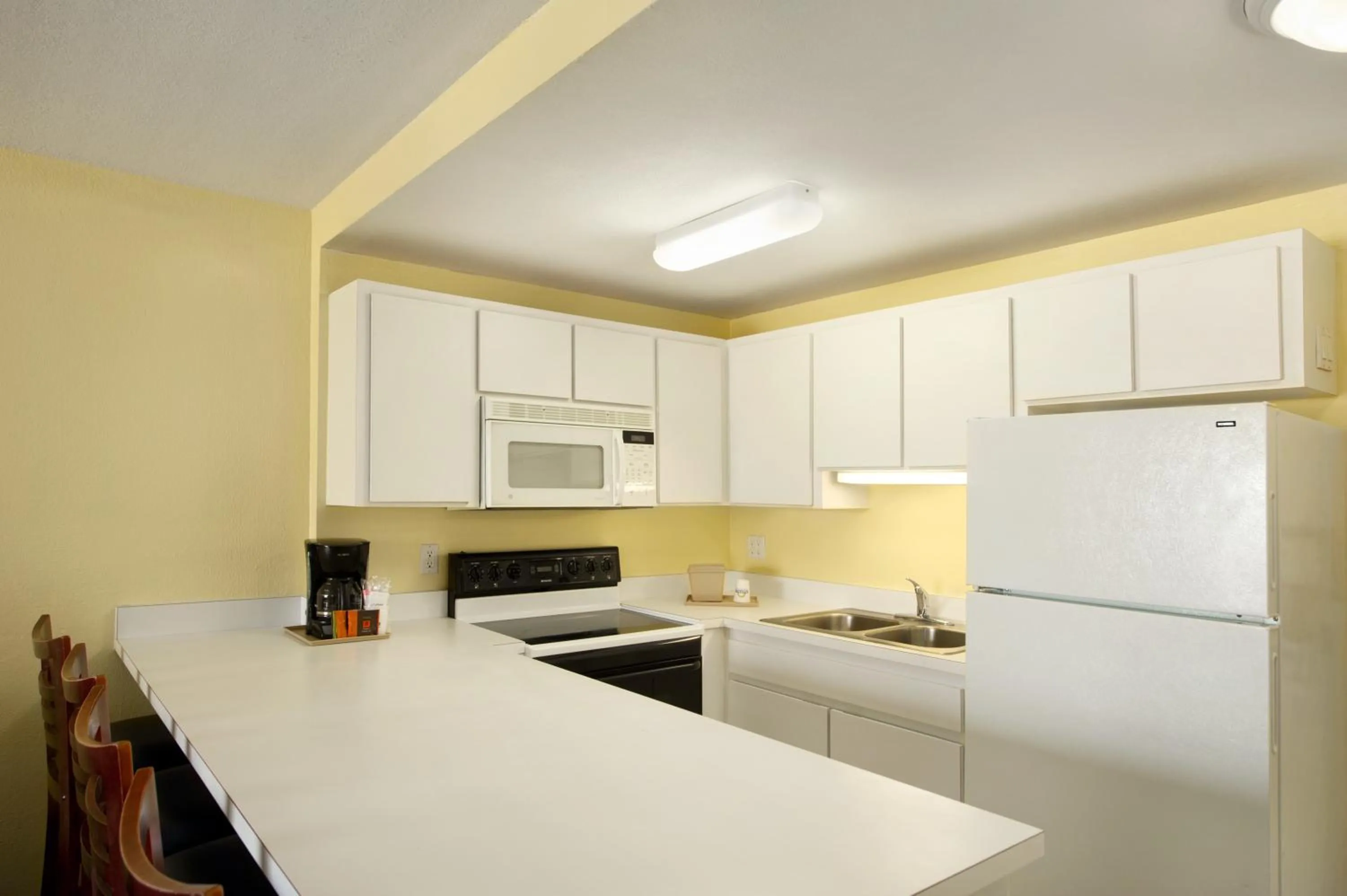 Kitchen or kitchenette in Days Inn by Wyndham Cocoa Beach Port Canaveral