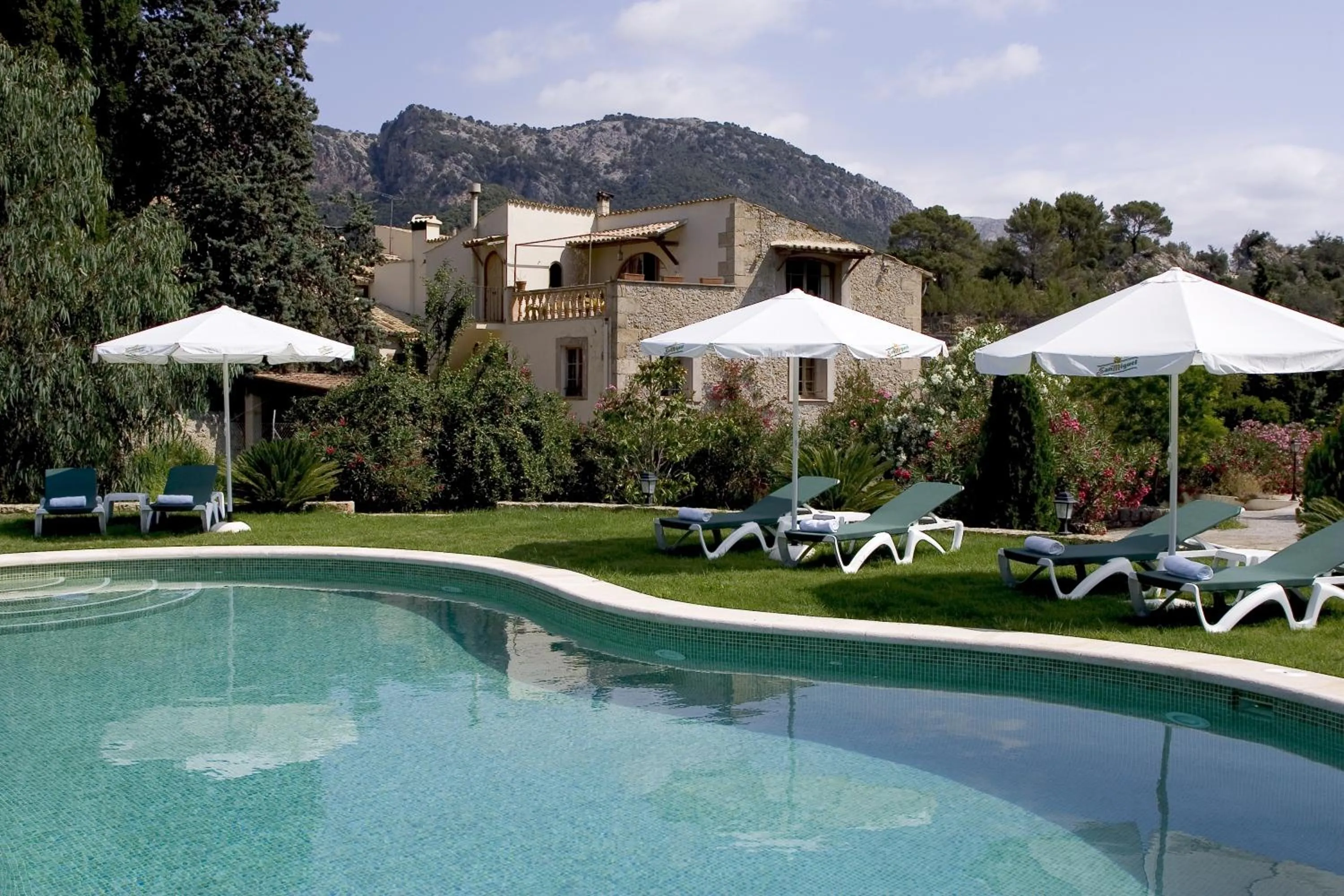 Pool view in Hotel Rural Nou Dalt Muntanya