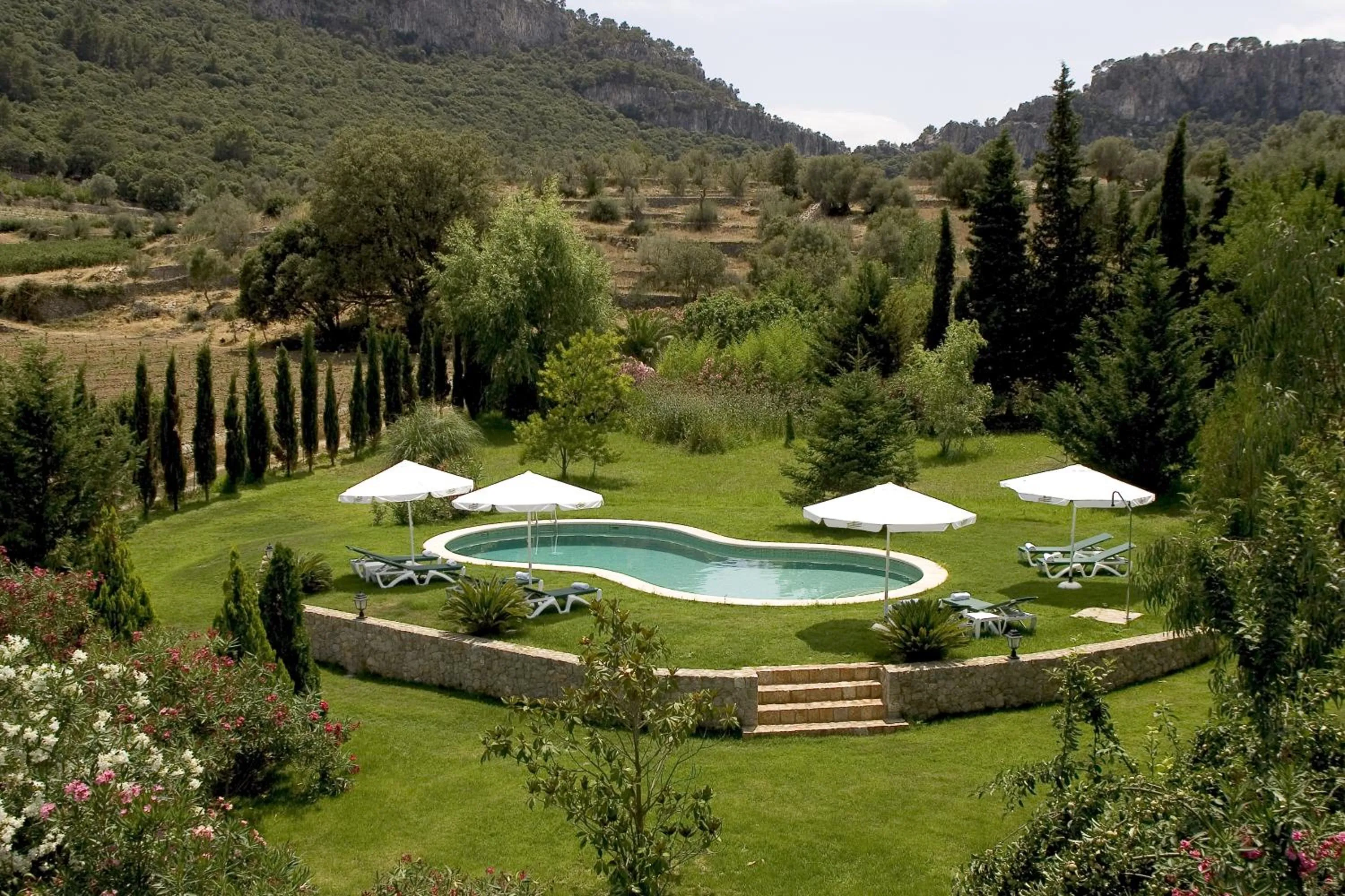 Garden in Hotel Rural Nou Dalt Muntanya