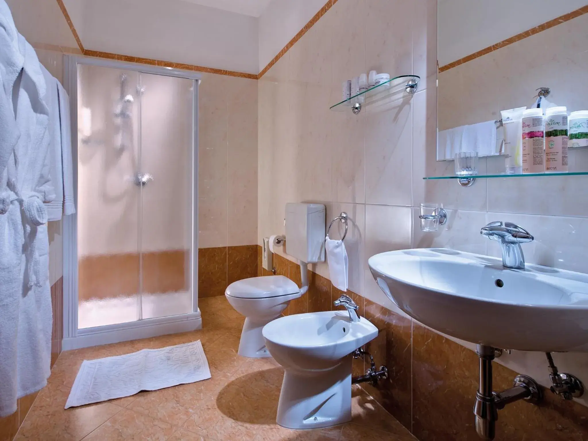 Classic Double Room with Balcony in Hotel Terme Marco Polo Classic Double Room with Balcony in Hotel Terme Marco Polo