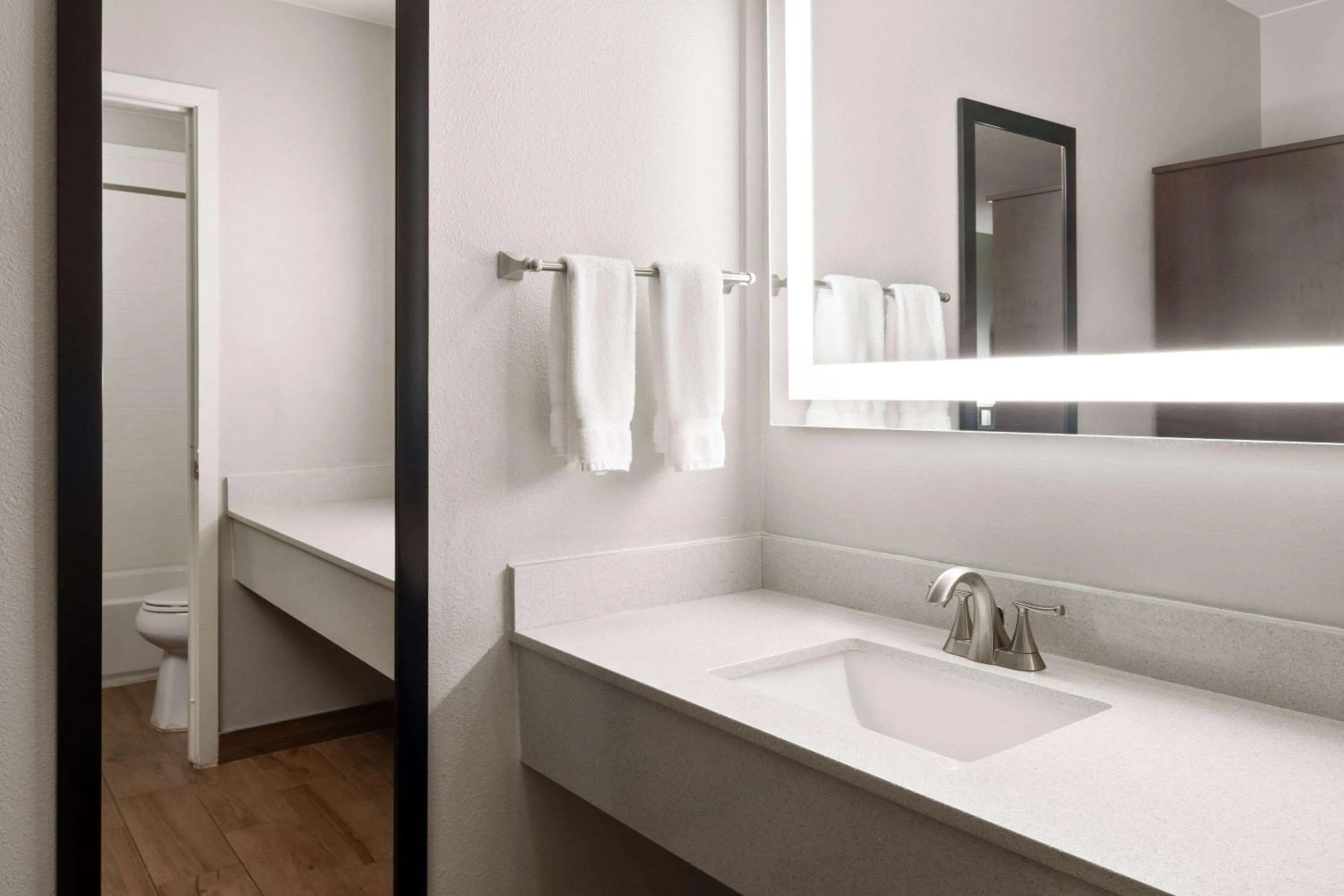 Photo of the whole room in Wingate by Wyndham Cedar City