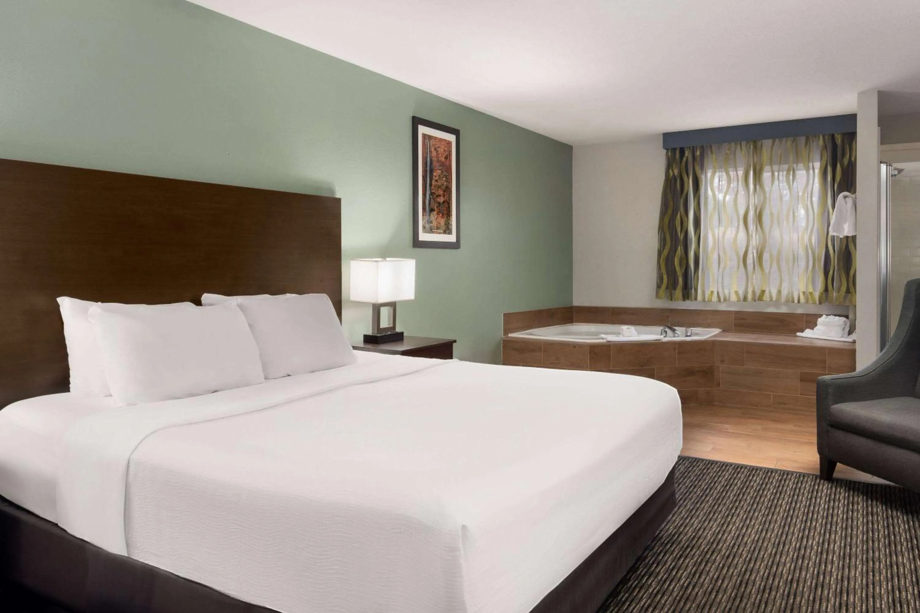 Hot Tub, Bed in Wingate by Wyndham Cedar City