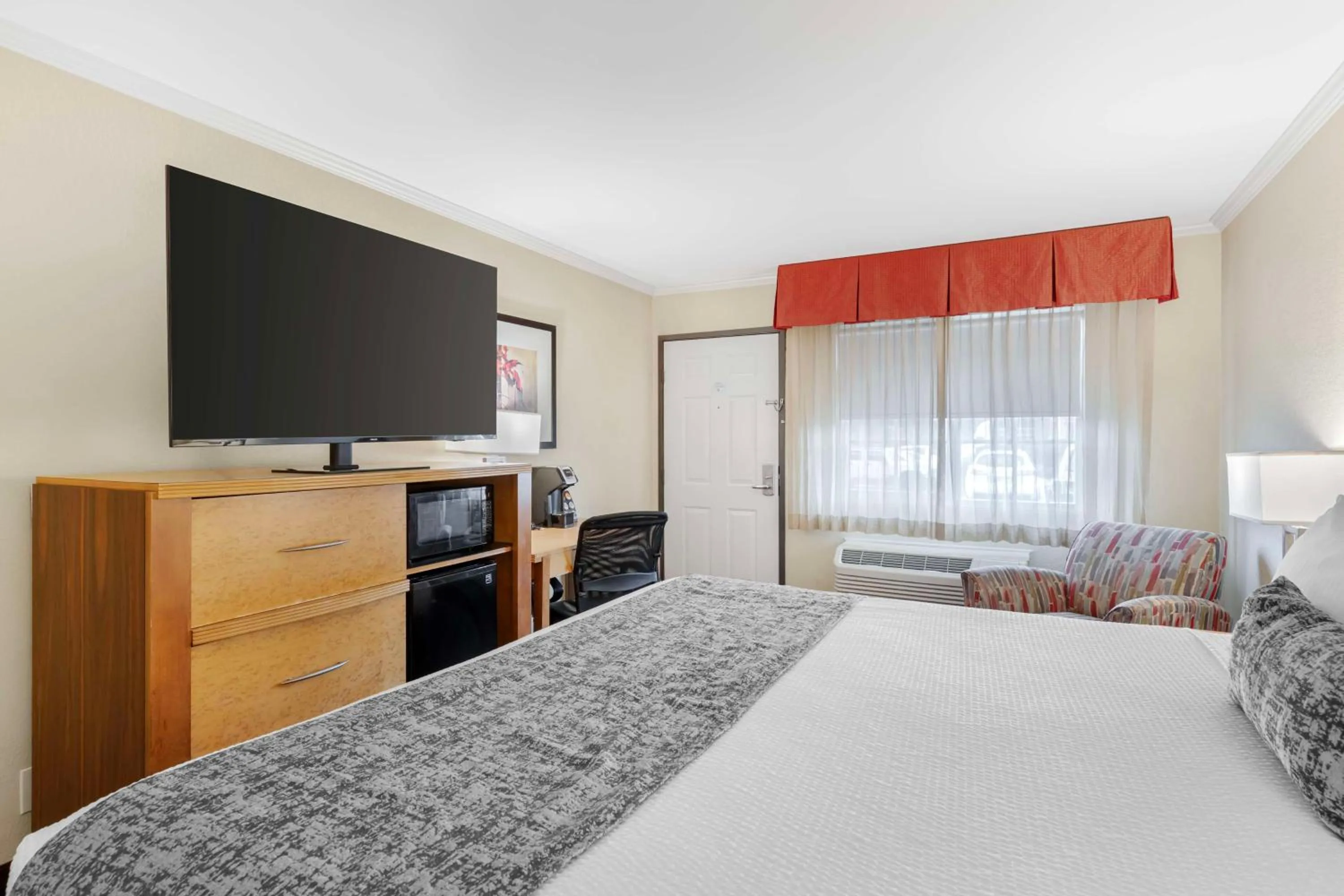 Bedroom, Bed in Best Western Plus Ontario Airport & Convention Center