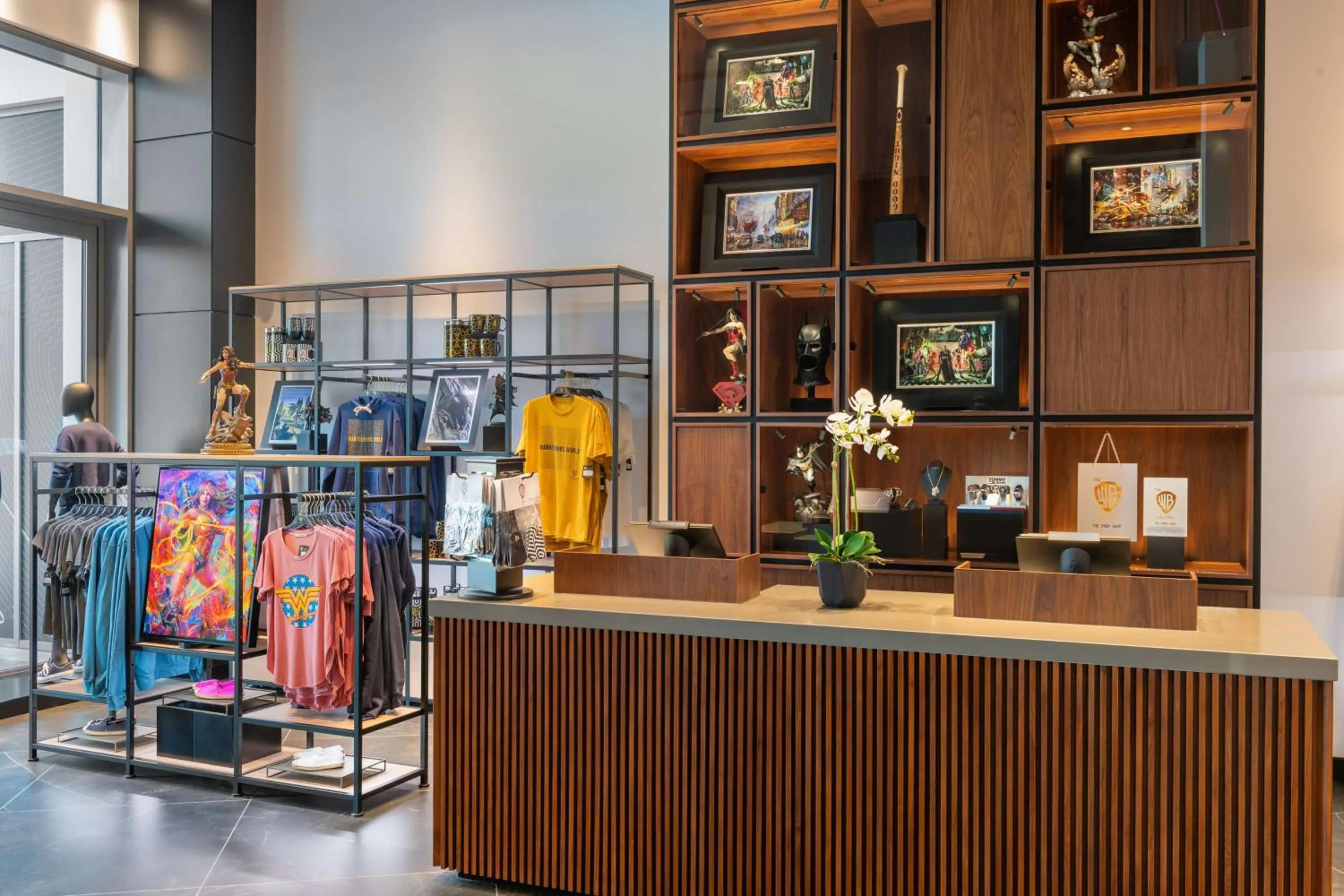 On-site shops in The WB Abu Dhabi, Curio Collection By Hilton