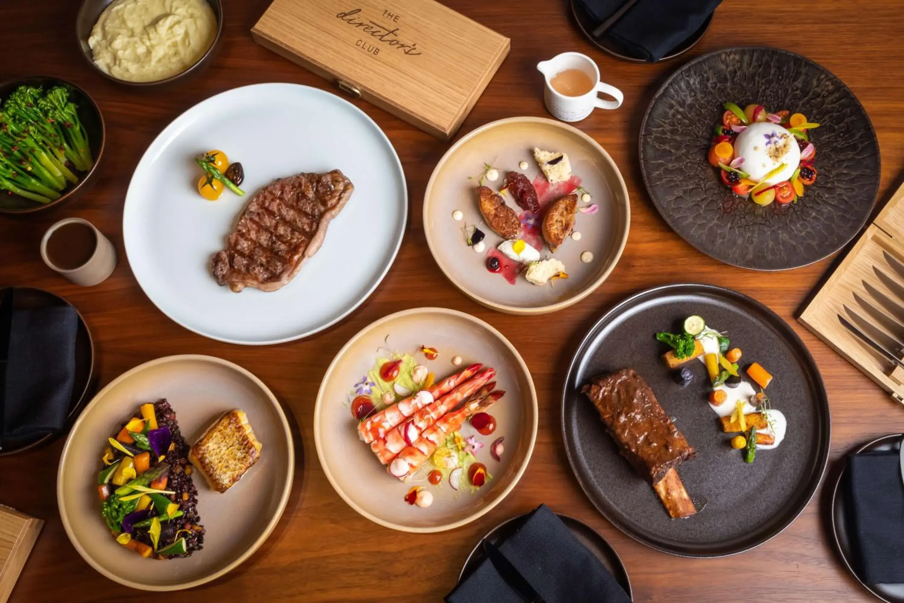 Restaurant/places to eat in The WB Abu Dhabi, Curio Collection By Hilton Restaurant/places to eat in The WB Abu Dhabi, Curio Collection By Hilton