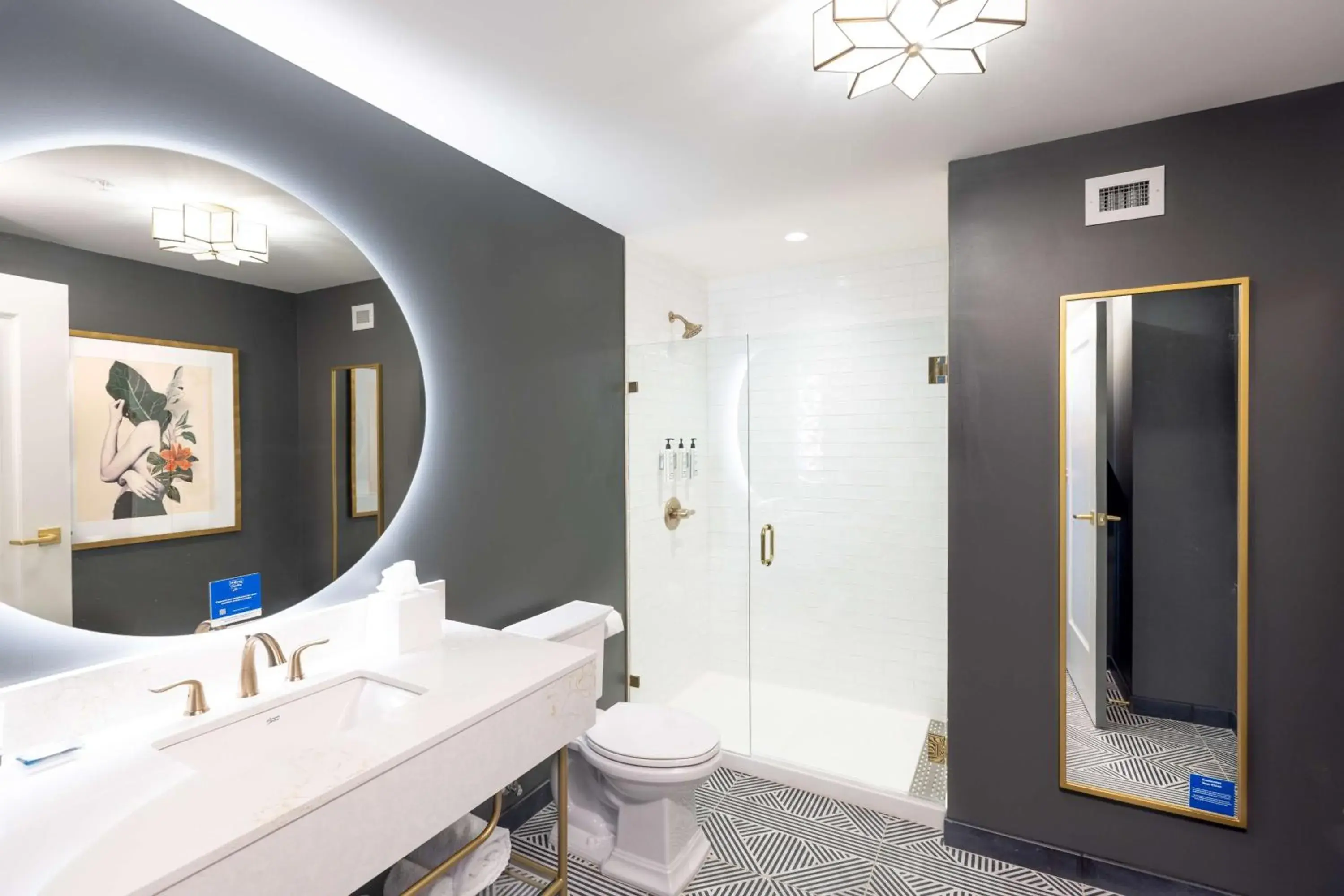 Bathroom in The Kelly Birmingham, Tapestry Collection By Hilton Bathroom in The Kelly Birmingham, Tapestry Collection By Hilton