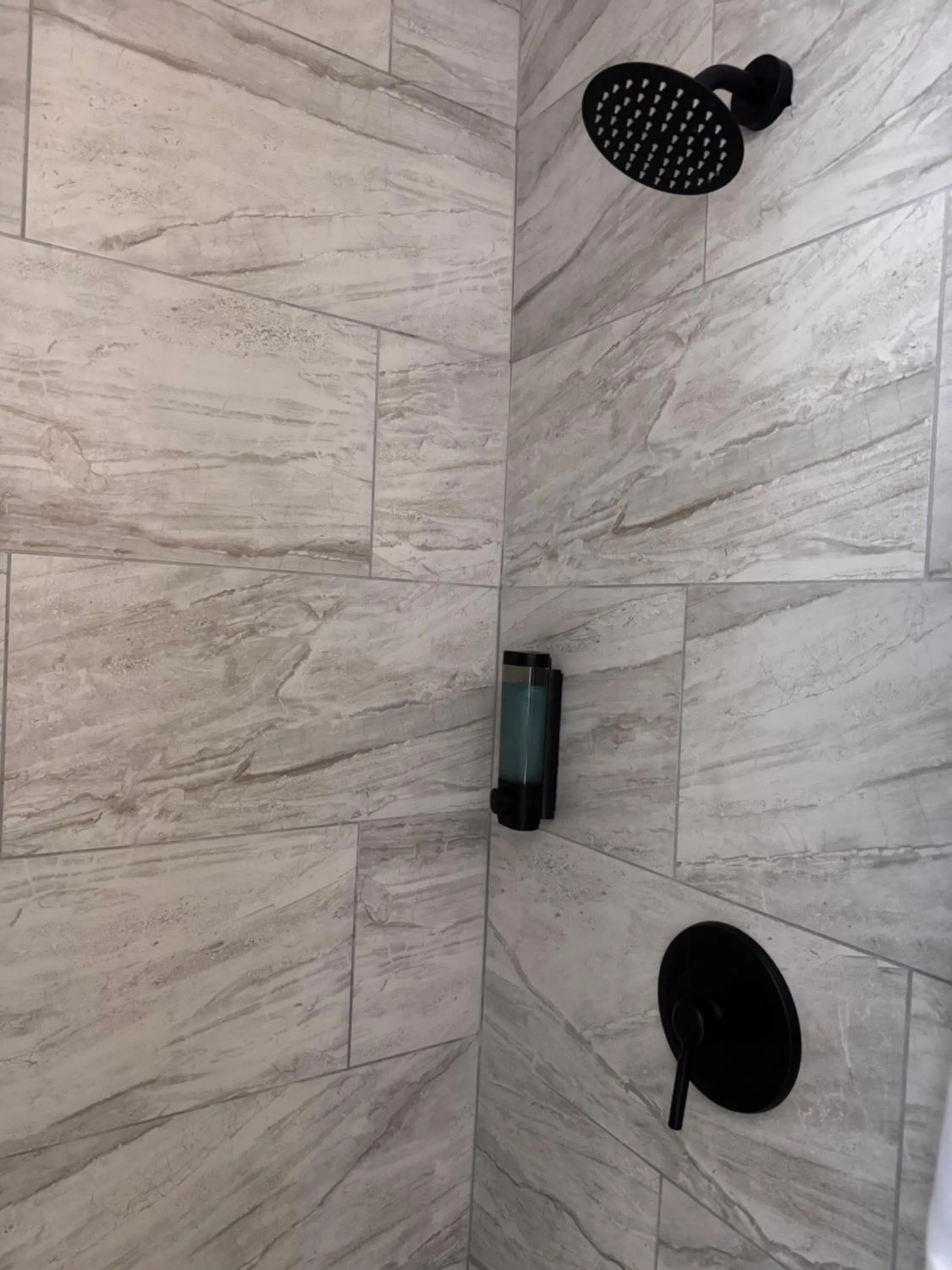 Shower in The Mt Vernon Inn