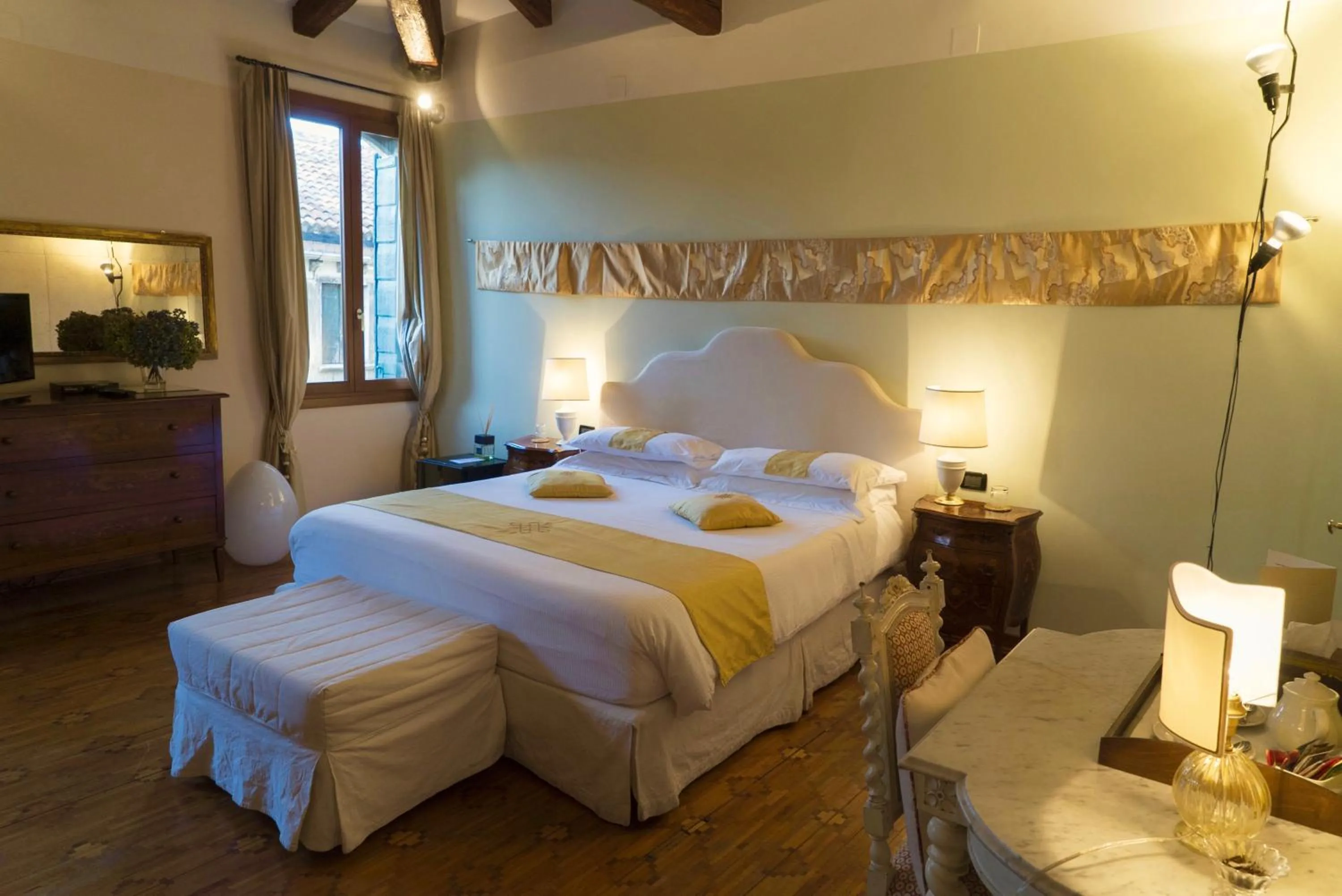 Photo of the whole room, Bed in La Villeggiatura