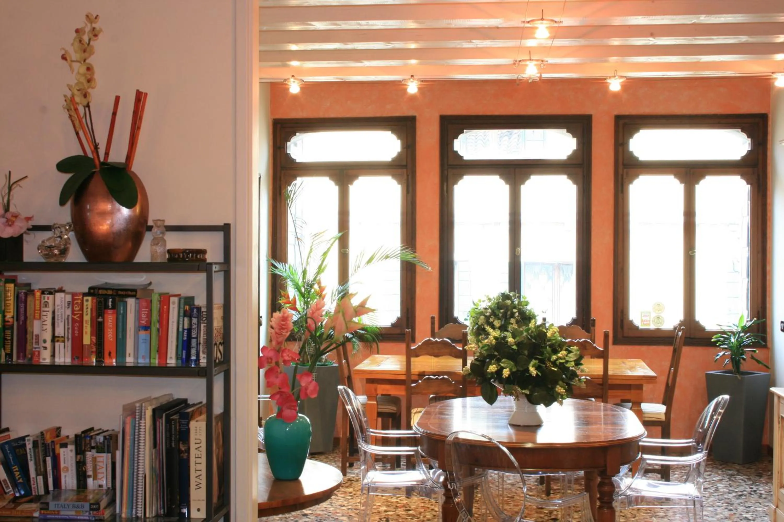 Lounge or bar in La Villeggiatura