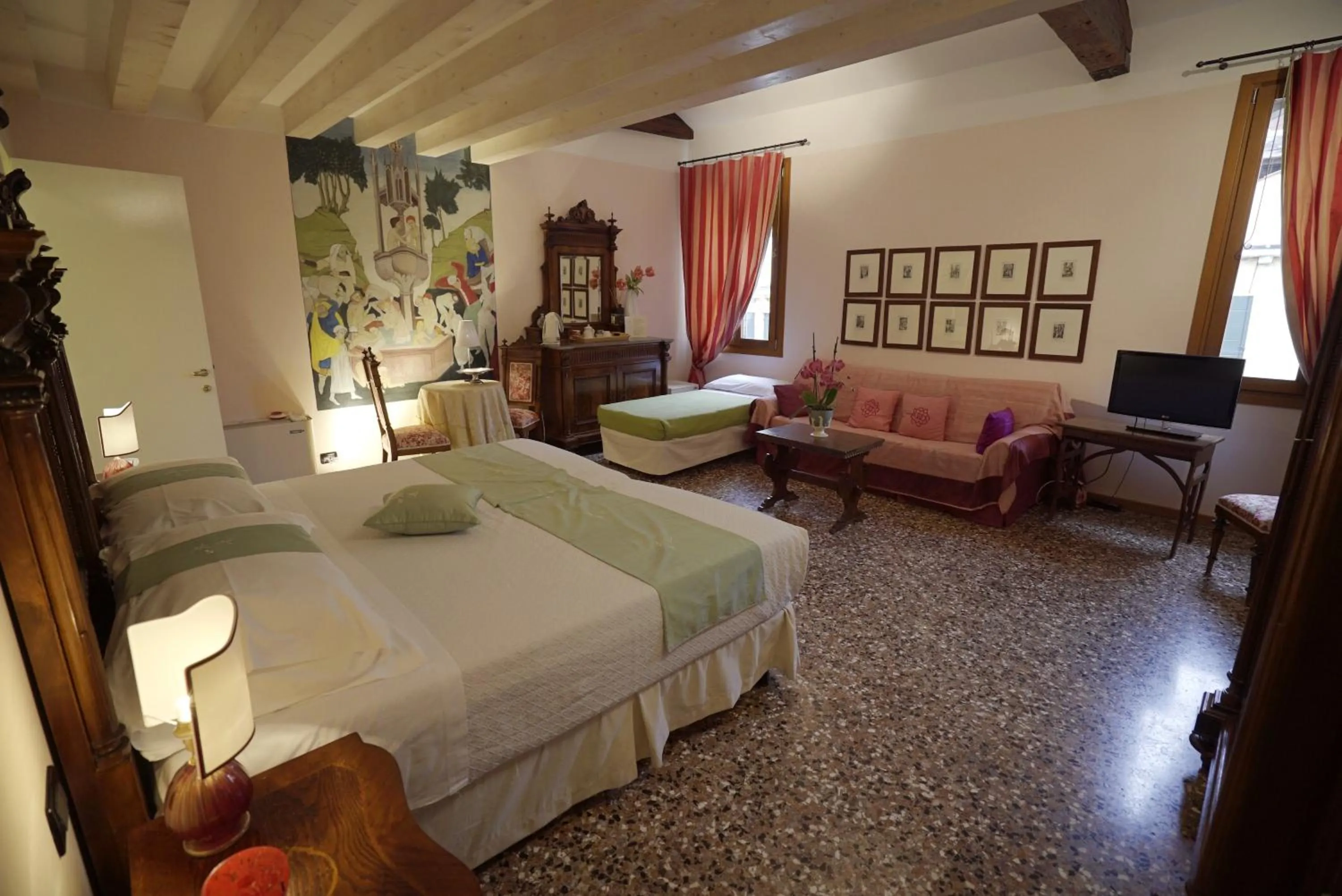 Photo of the whole room, Bed in La Villeggiatura
